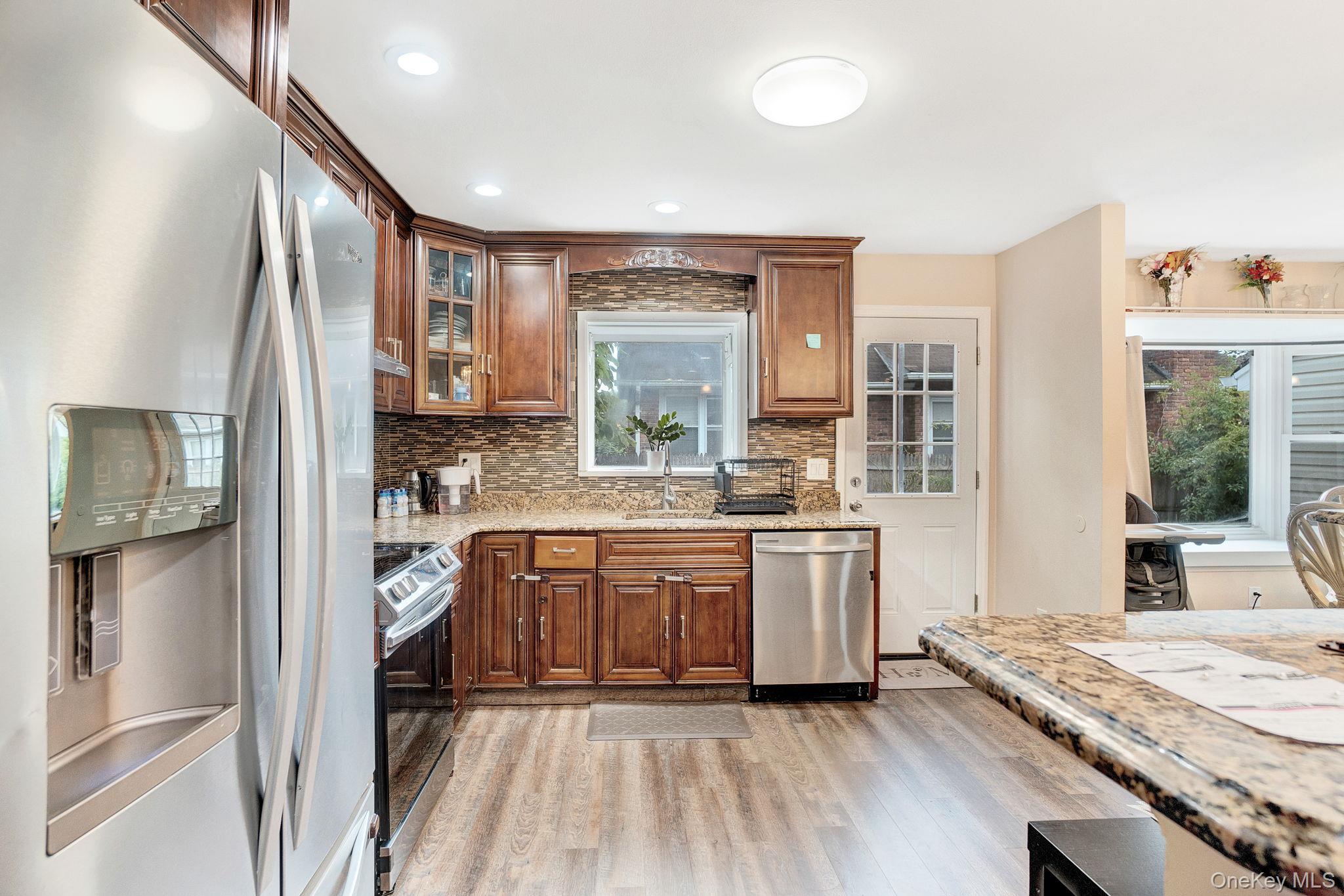 #5 photo, 57 1st Street, ナッソー郡 Hicksville , NY 11801