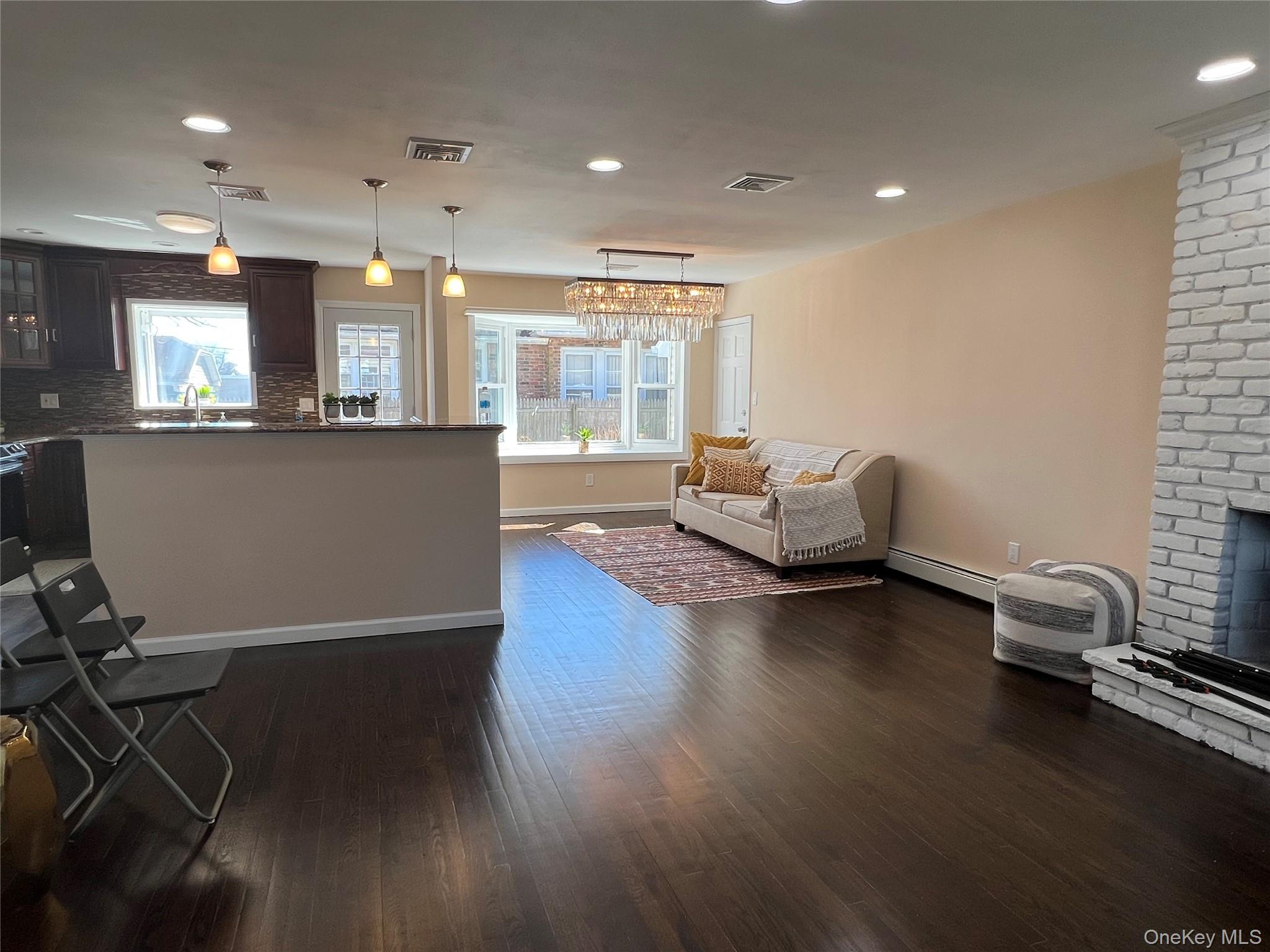 #7 photo, 57 1st Street, ナッソー郡 Hicksville , NY 11801