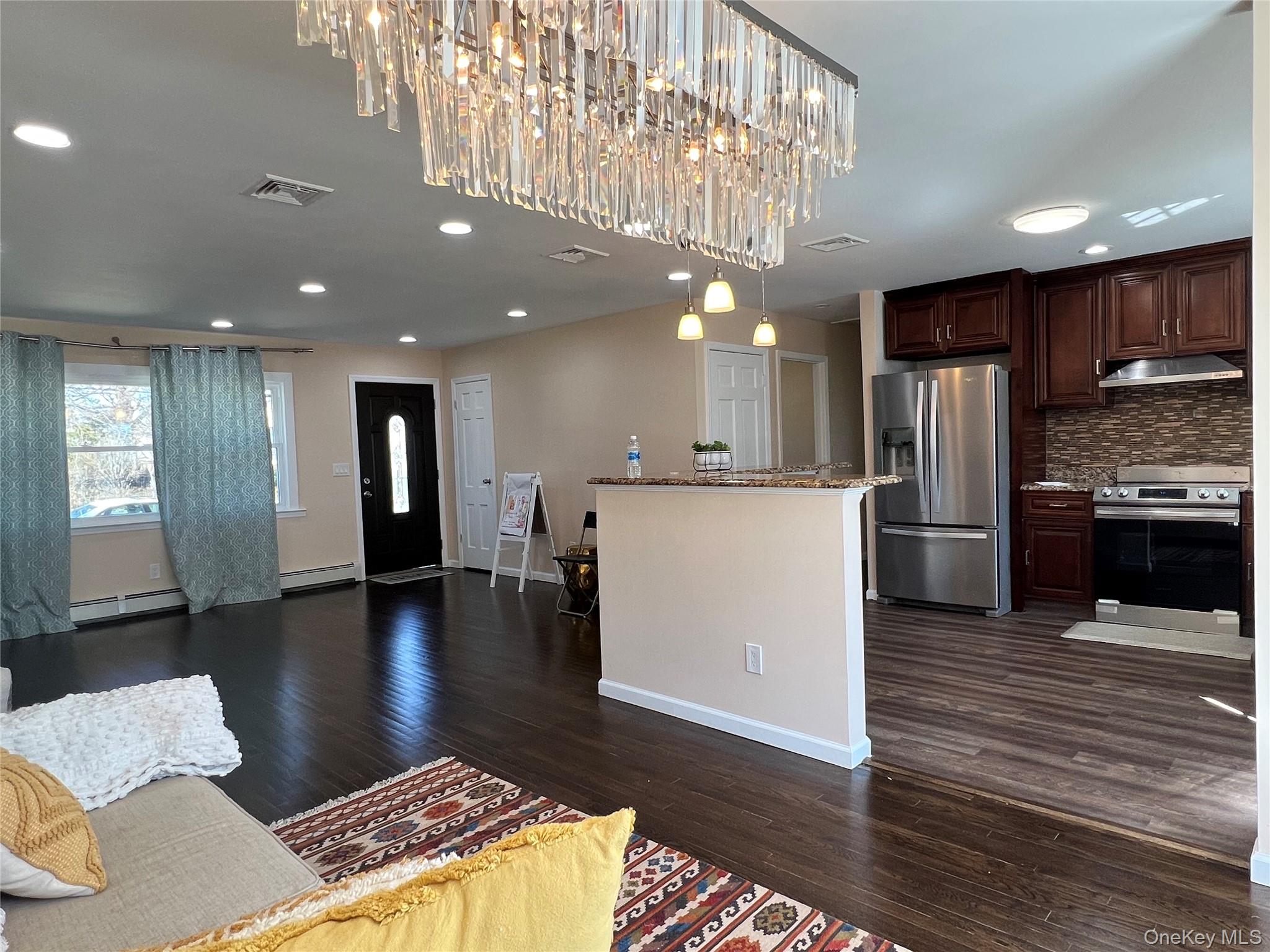 #8 photo, 57 1st Street, ナッソー郡 Hicksville , NY 11801