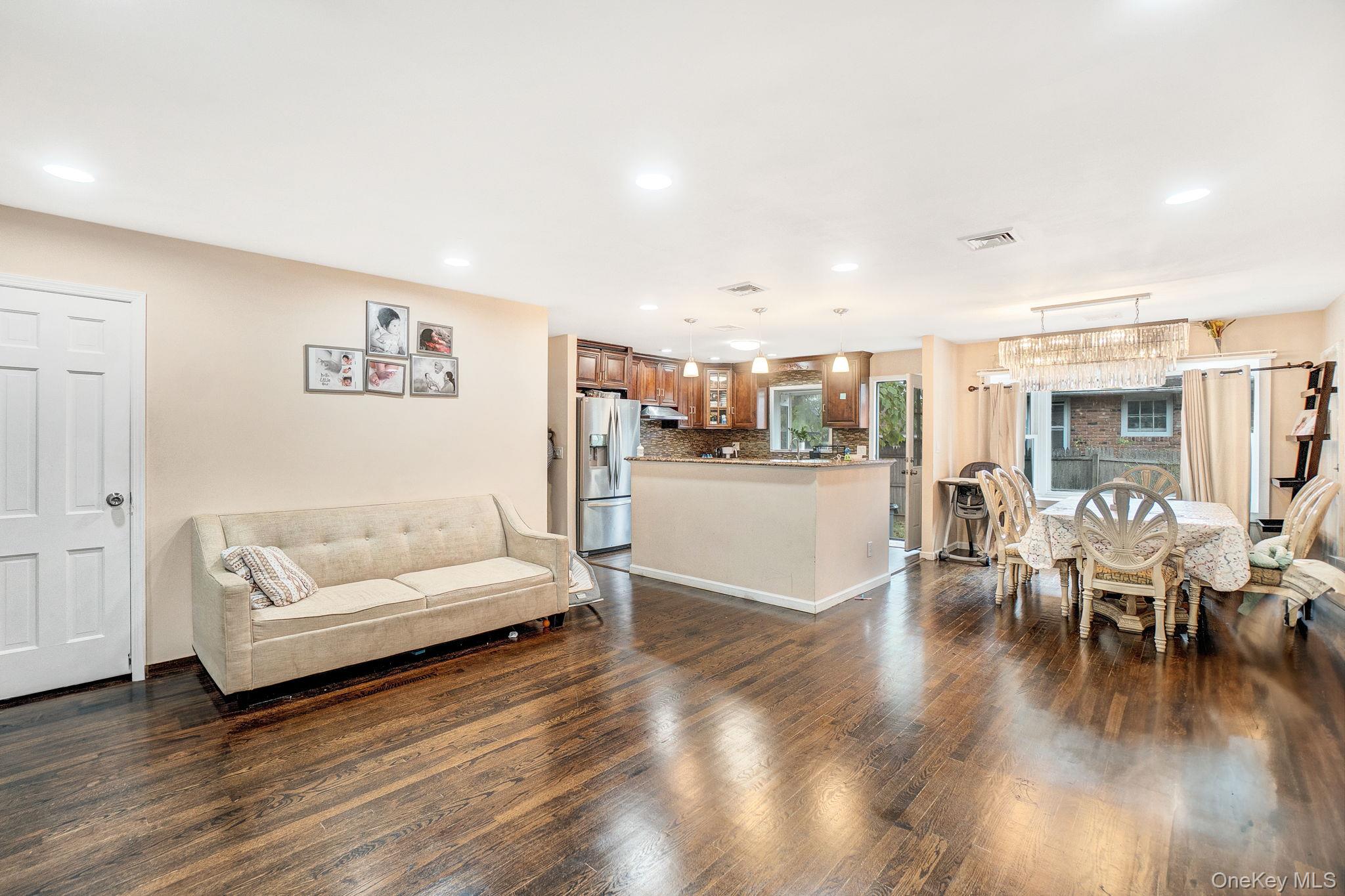 #9 photo, 57 1st Street, ナッソー郡 Hicksville , NY 11801