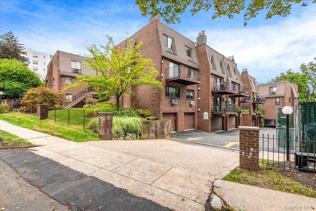 #1 photo, 492 N Broadway Avenue, White Plains , NY 10603