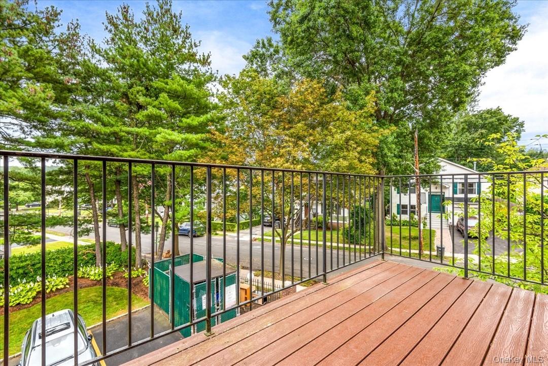 #13 photo, 492 N Broadway Avenue, White Plains , NY 10603