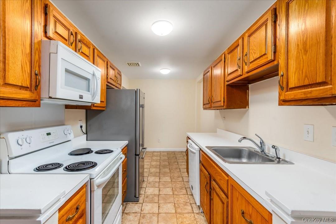 #19 photo, 492 N Broadway Avenue, White Plains , NY 10603