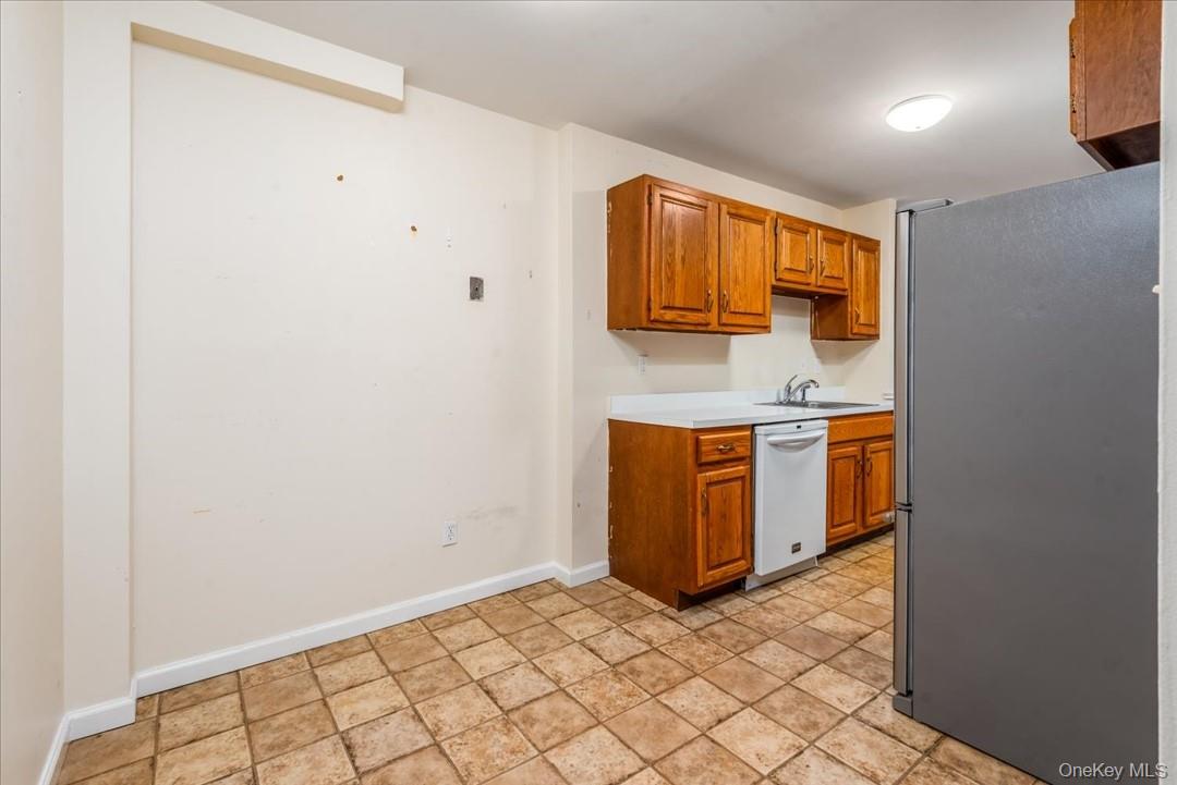 #20 photo, 492 N Broadway Avenue, White Plains , NY 10603