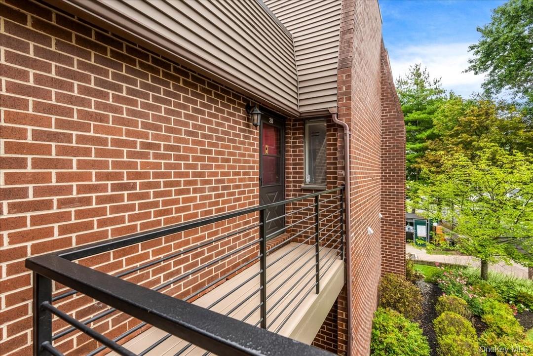 #4 photo, 492 N Broadway Avenue, White Plains , NY 10603