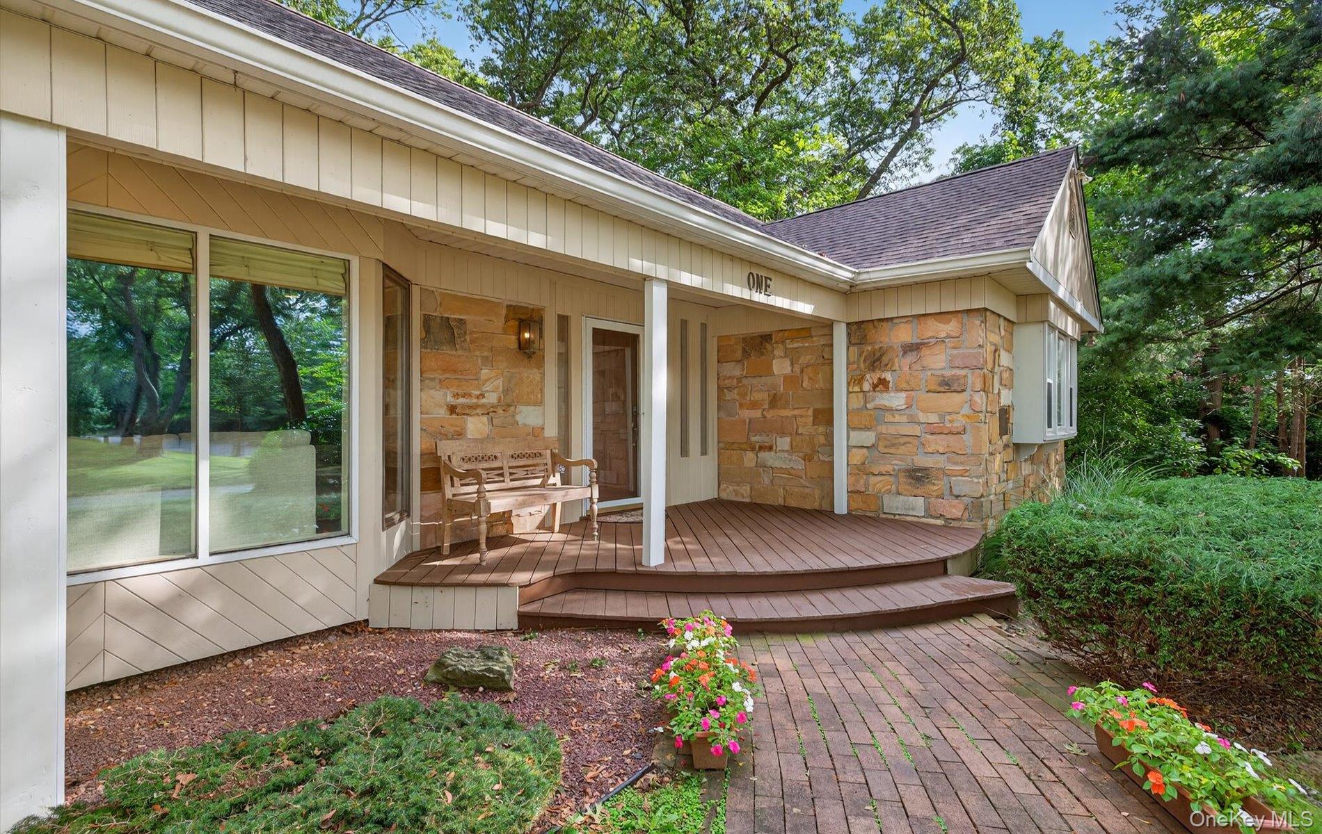 #1 photo, 1 May Hill Lane, सफ़ोक काउंटी Dix Hills , NY 11746