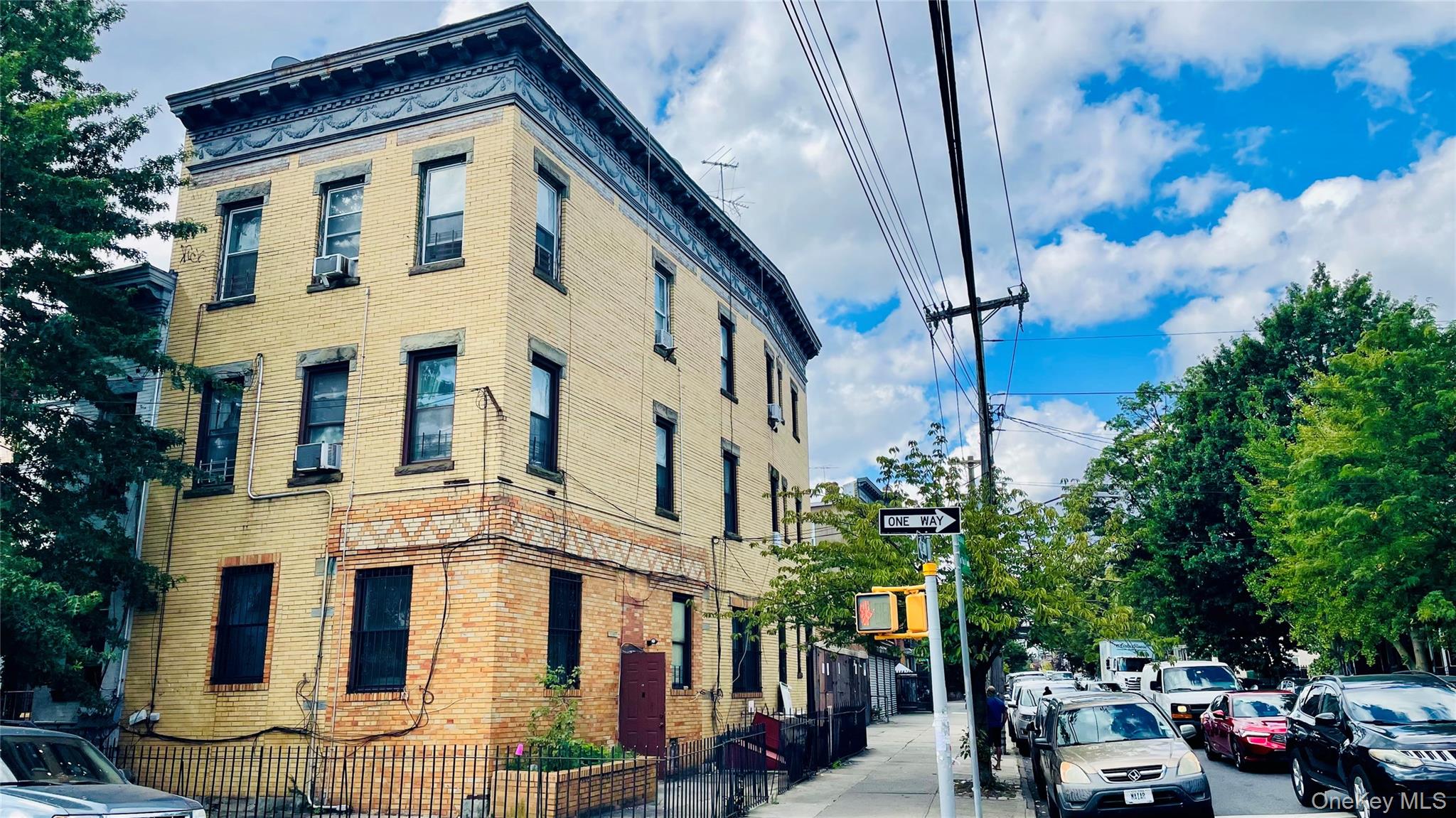 #2 photo, 482 Ridgewood Avenue, ブルックリン区 Brooklyn , NY 11208