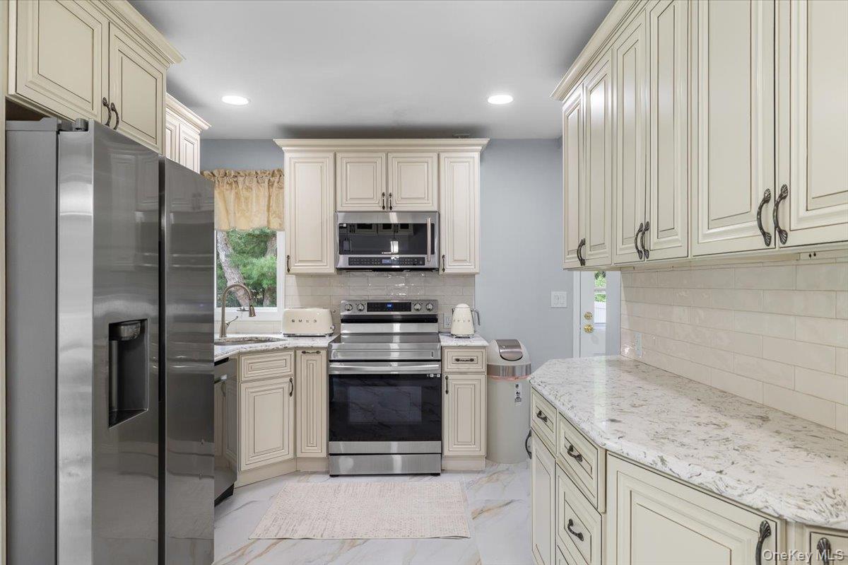 #14 photo, 64 Sea Cliff Street, サフォーク郡 Islip Terrace , NY 11752