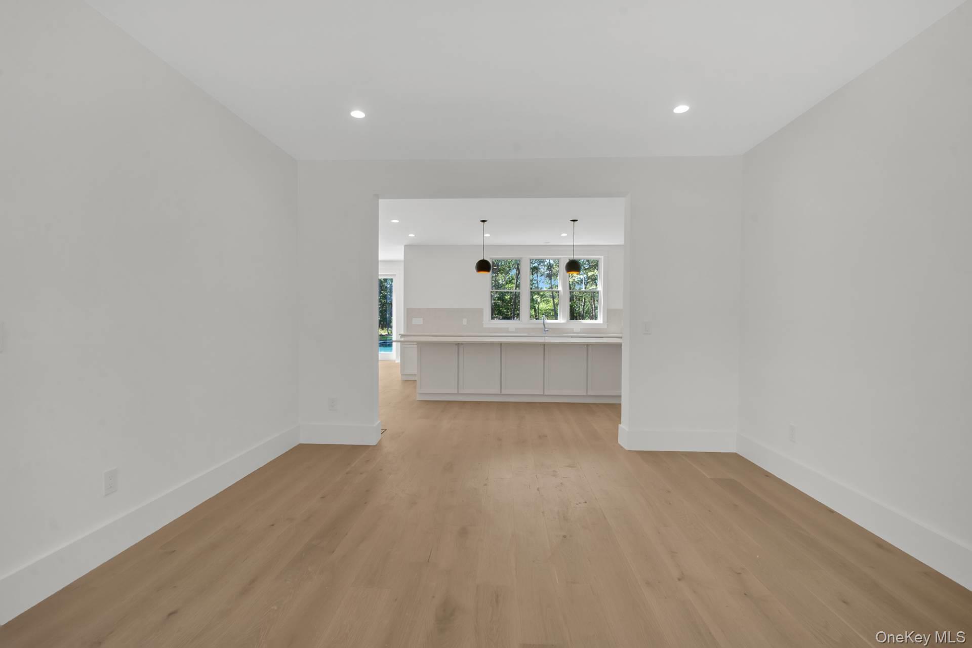 #11 photo, 95 N Summit Boulevard, サフォーク郡 Westhampton , NY 11977