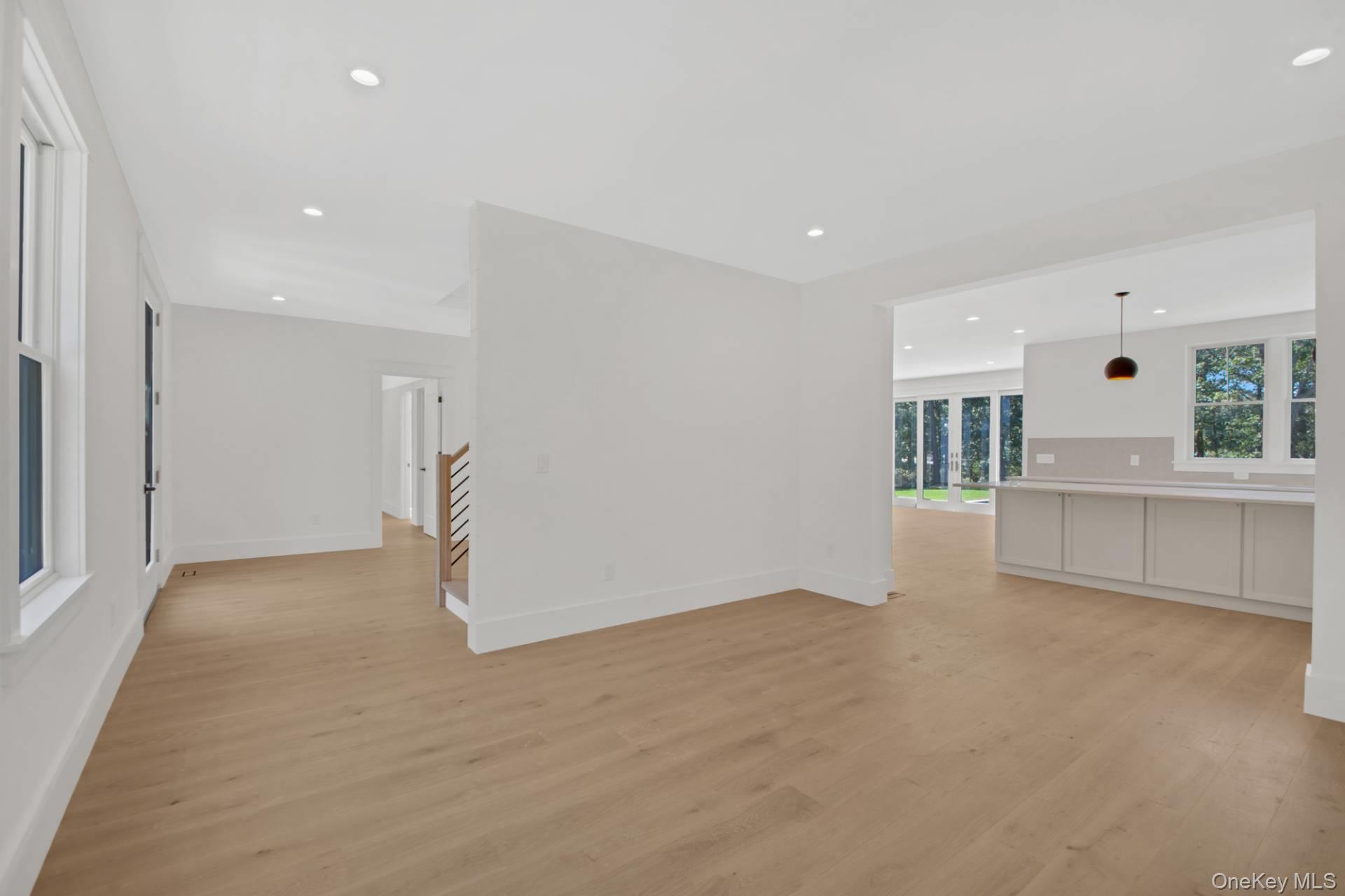 #12 photo, 95 N Summit Boulevard, サフォーク郡 Westhampton , NY 11977