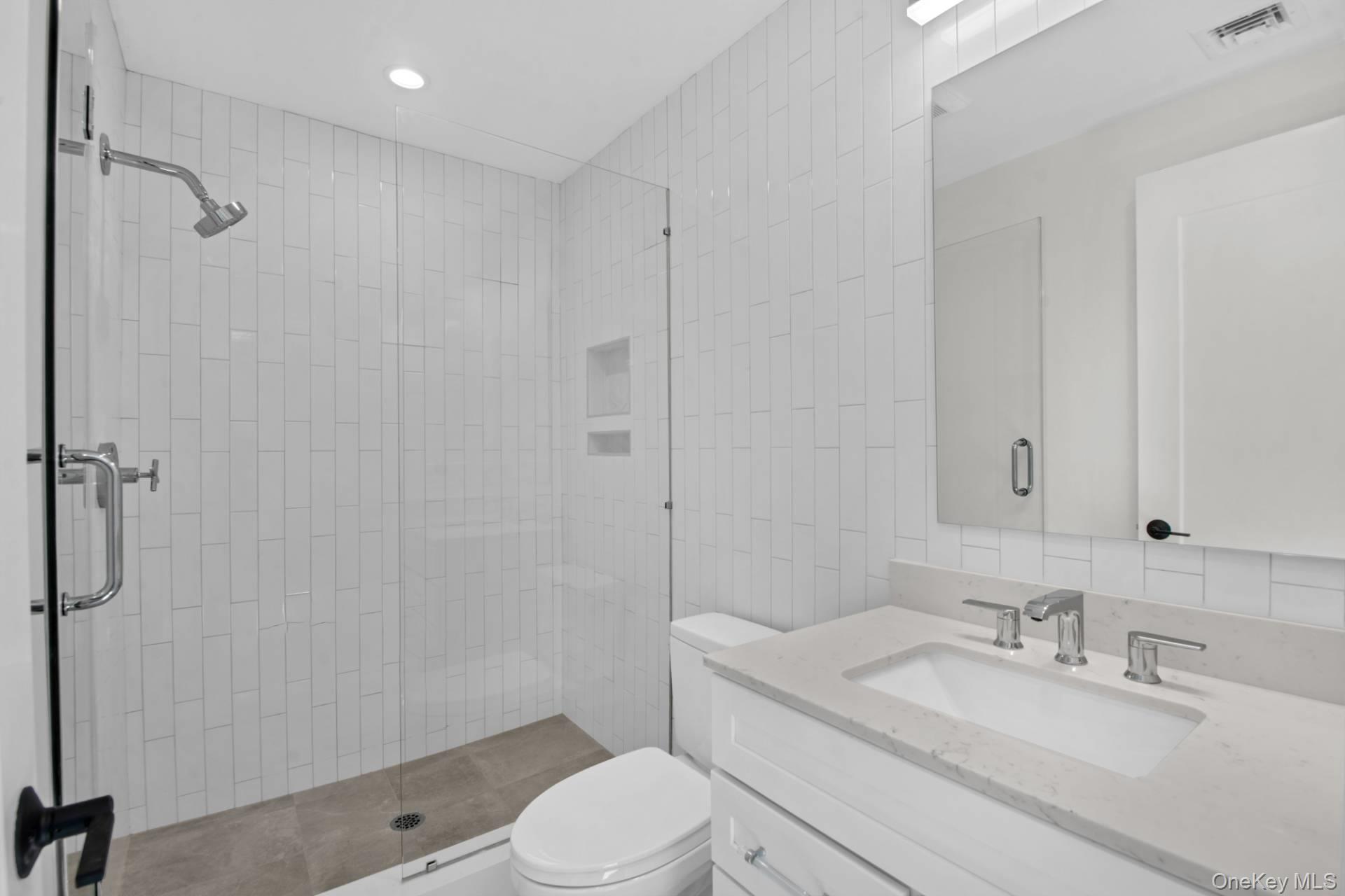 #16 photo, 95 N Summit Boulevard, サフォーク郡 Westhampton , NY 11977