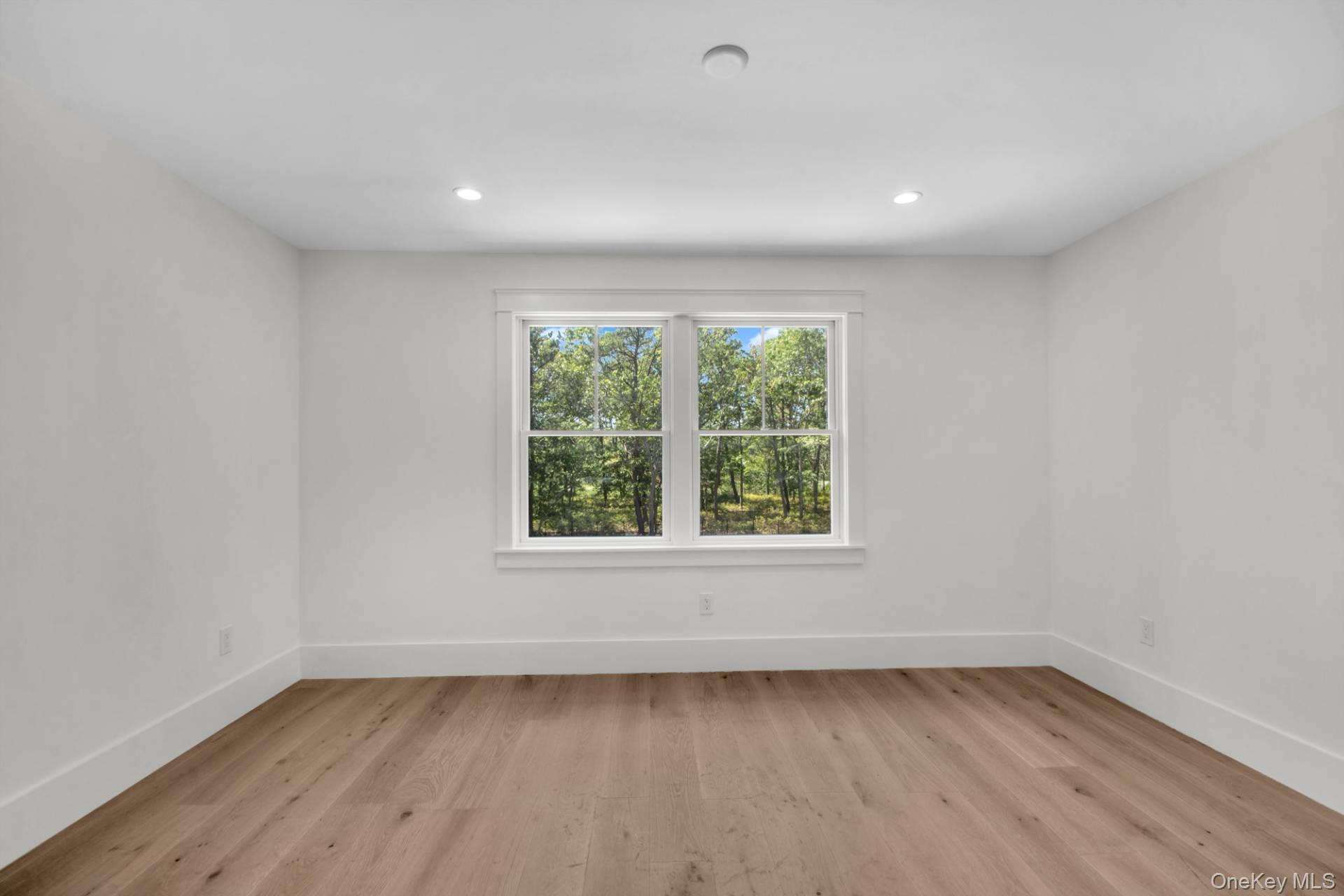 #17 photo, 95 N Summit Boulevard, サフォーク郡 Westhampton , NY 11977