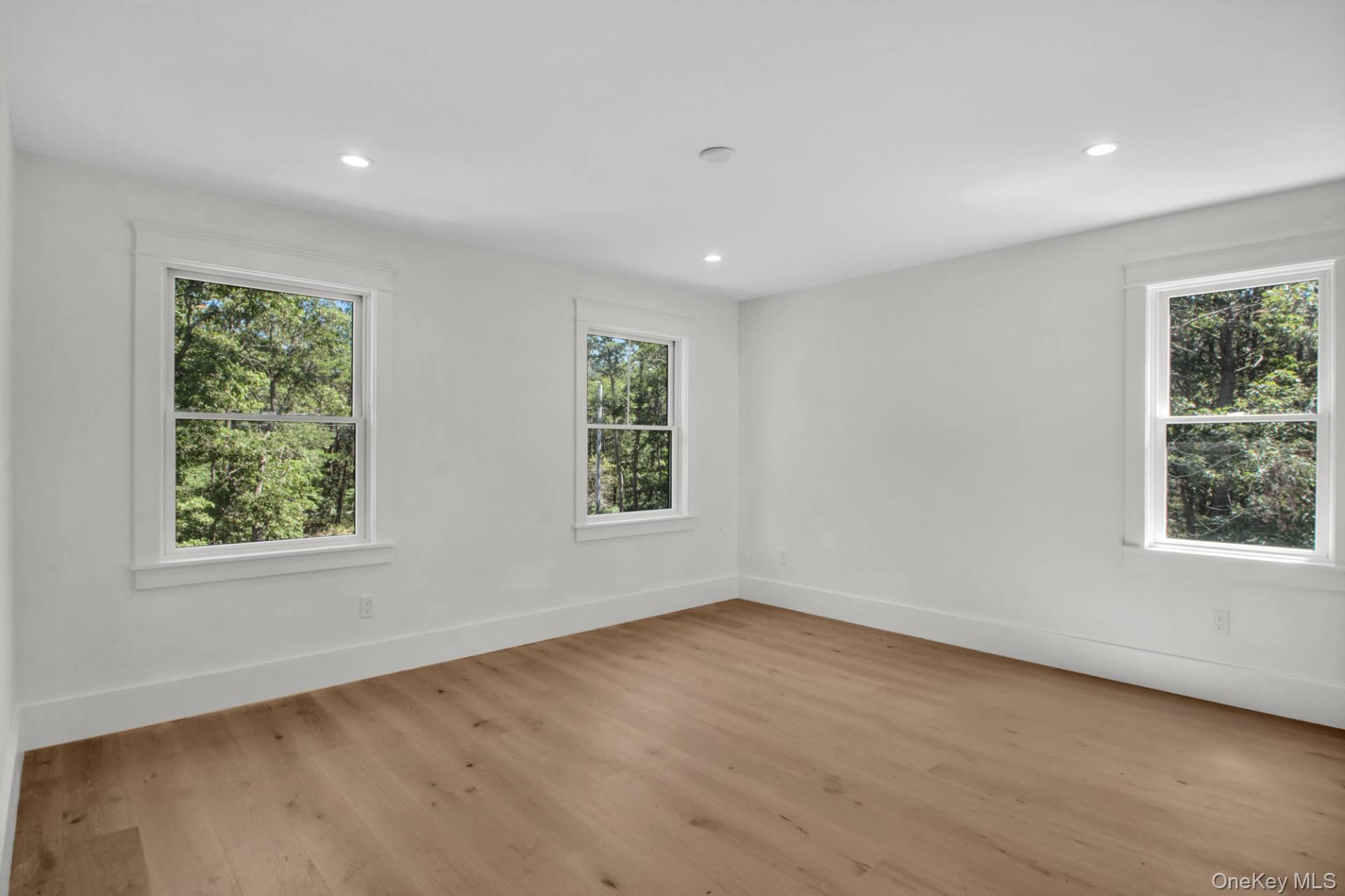 #18 photo, 95 N Summit Boulevard, サフォーク郡 Westhampton , NY 11977