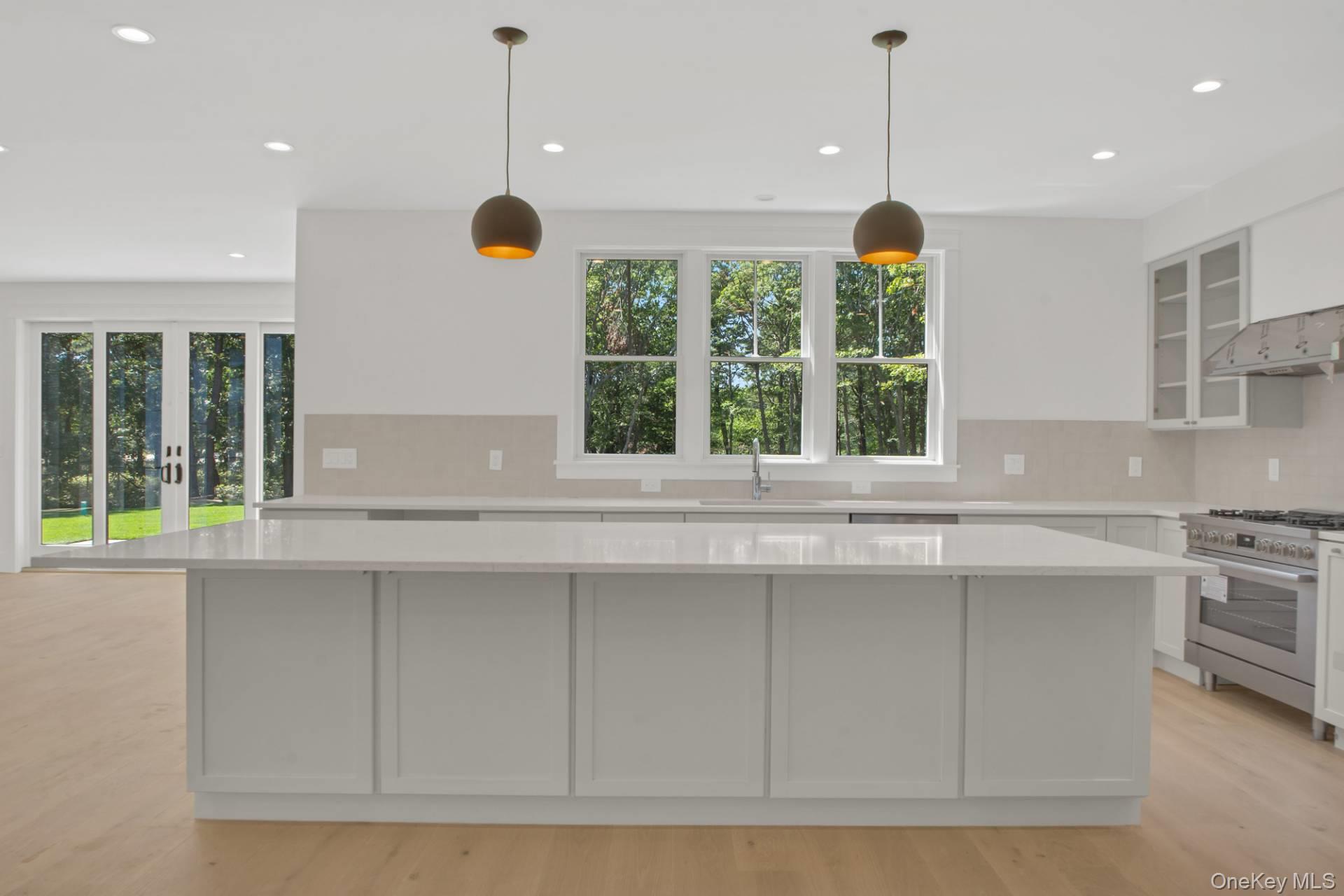 #8 photo, 95 N Summit Boulevard, サフォーク郡 Westhampton , NY 11977