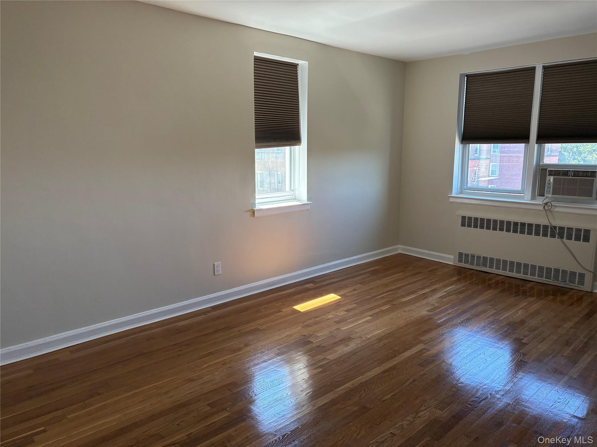 #1 photo, 22 Mulford Place, 长岛 Hempstead , NY 11550