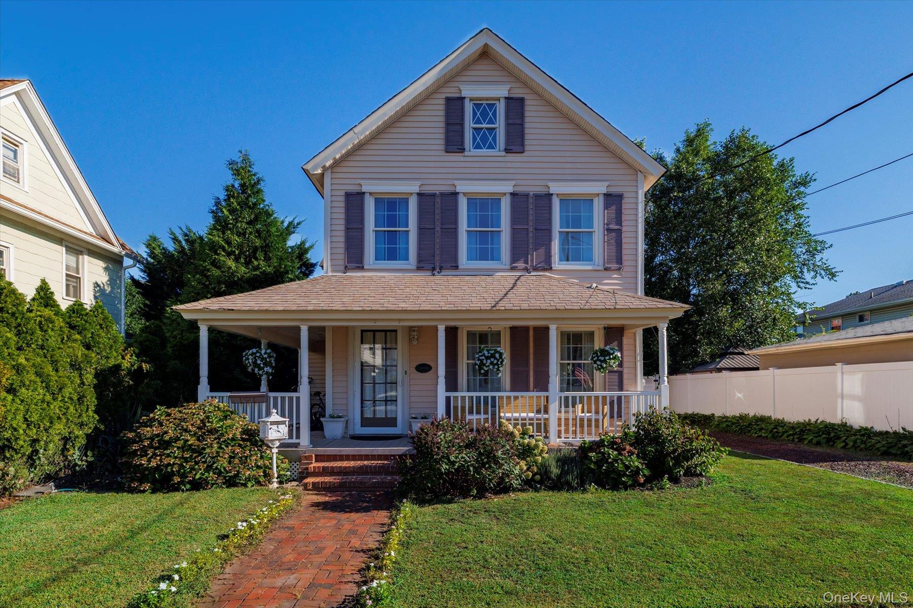 #1 photo, 7 Waverly Place, नासाउ काउंटी Rockville Centre , NY 11570