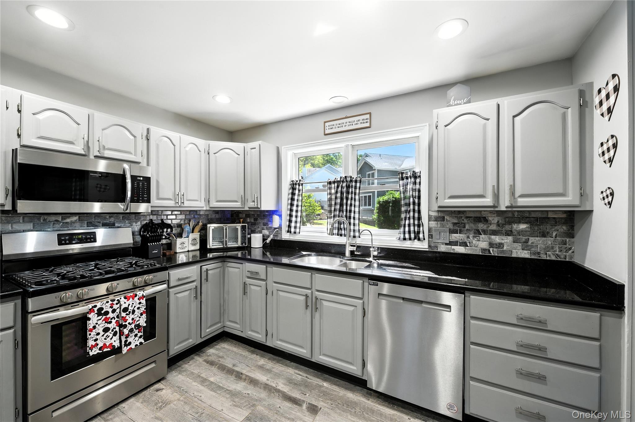 #12 photo, 11 Nottingham Way, Mahopac , NY 10541