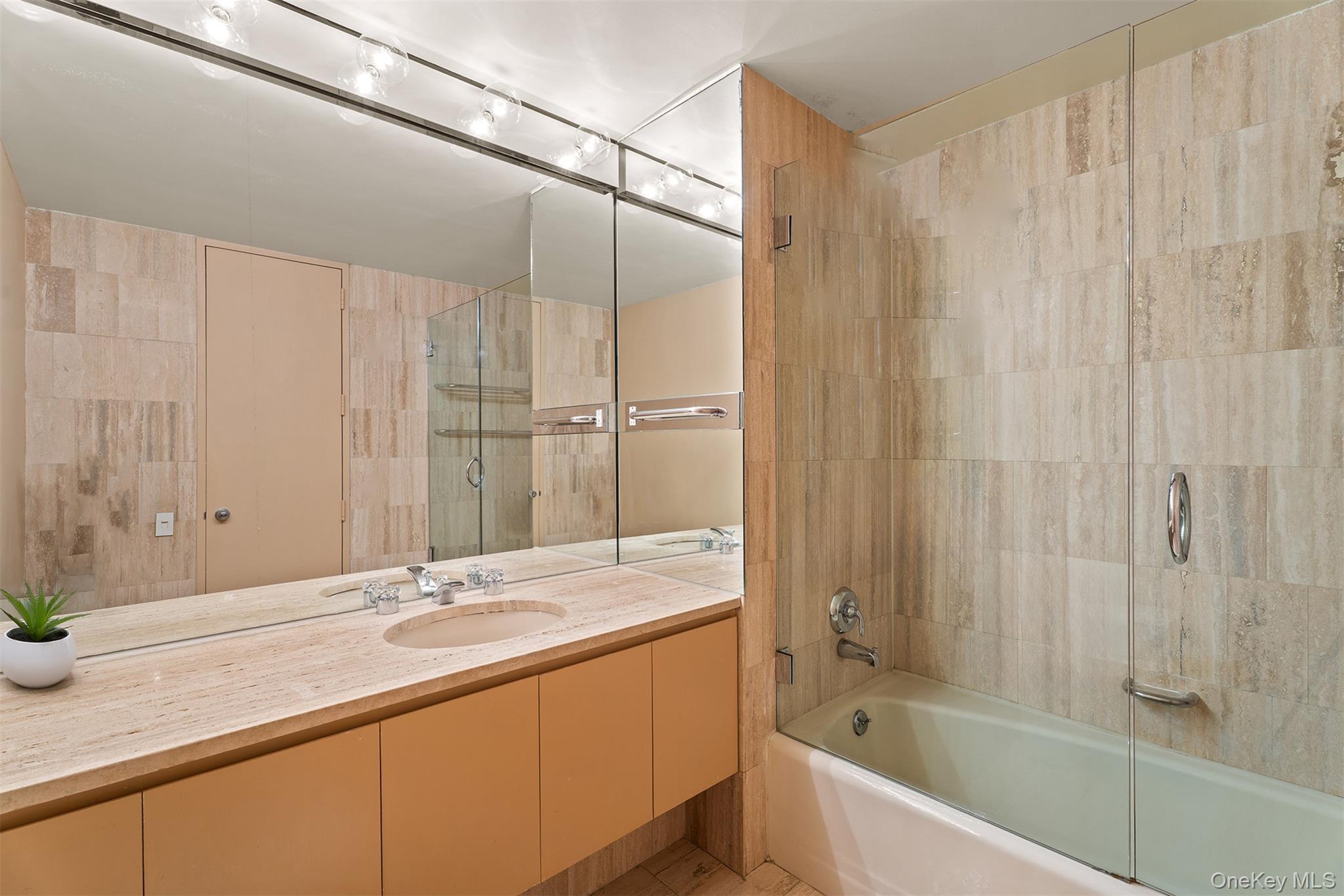 #7 photo, 15 W 53rd St, マンハッタン New York (Manhattan) , NY 10019