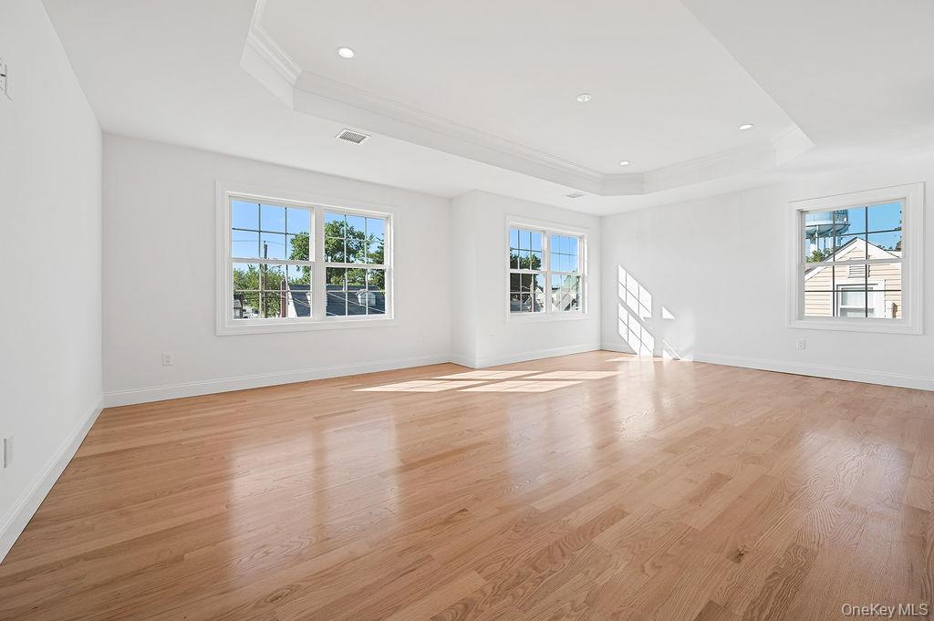 #10 photo, 1890 Chester Drive, ナッソー郡 East Meadow , NY 11554