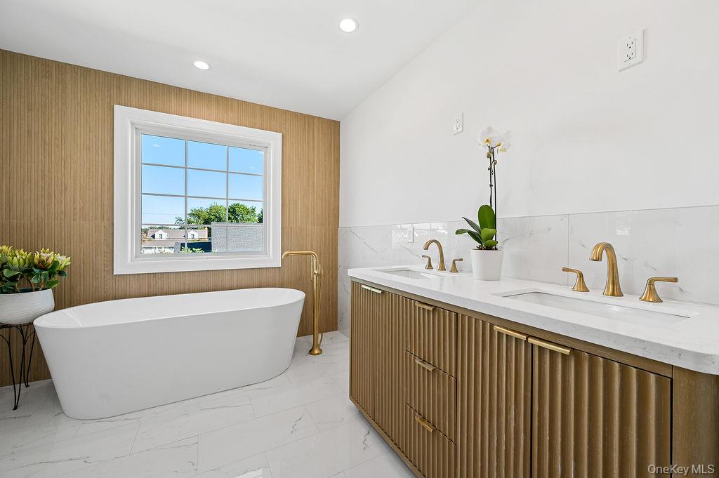 #11 photo, 1890 Chester Drive, ナッソー郡 East Meadow , NY 11554