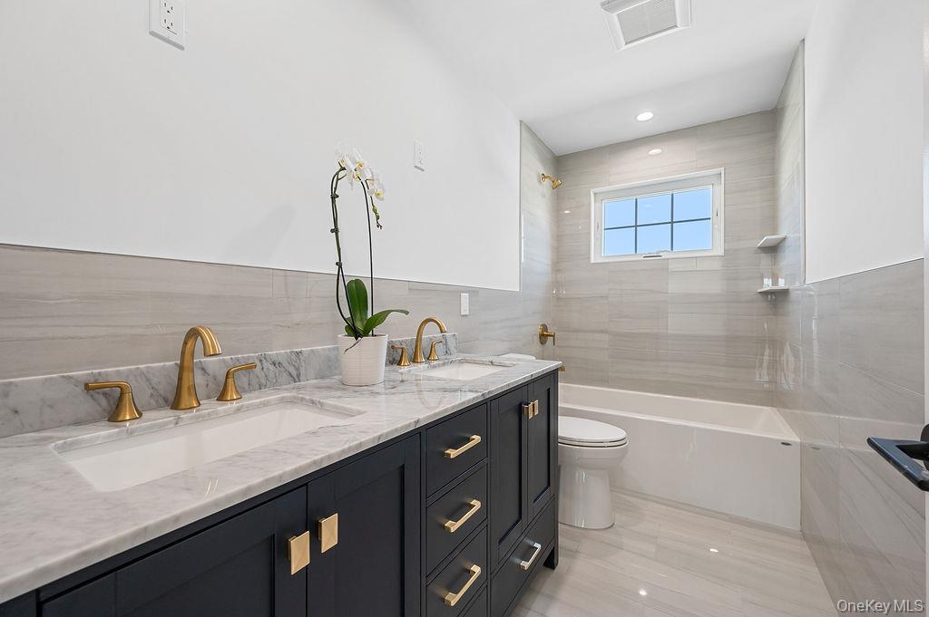 #13 photo, 1890 Chester Drive, ナッソー郡 East Meadow , NY 11554