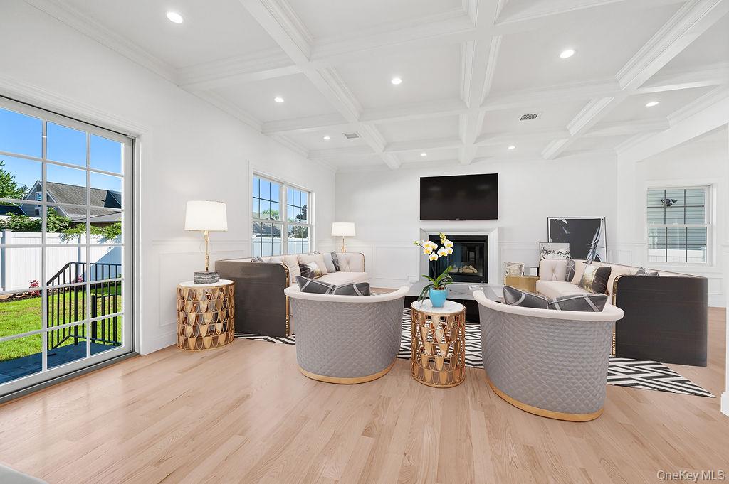 #4 photo, 1890 Chester Drive, ナッソー郡 East Meadow , NY 11554