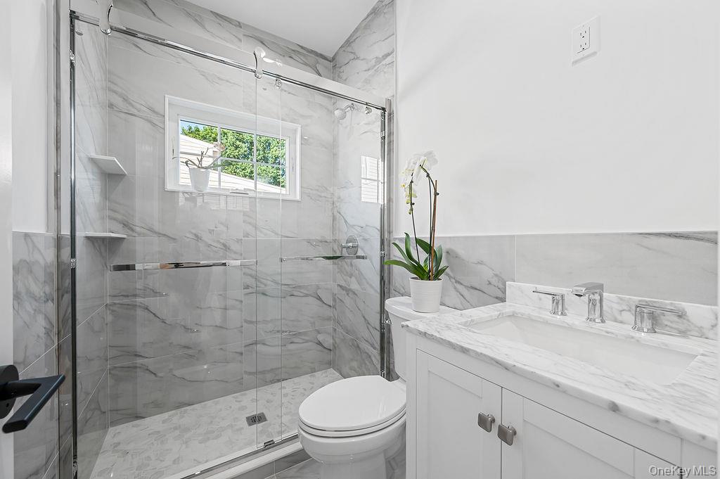 #8 photo, 1890 Chester Drive, ナッソー郡 East Meadow , NY 11554