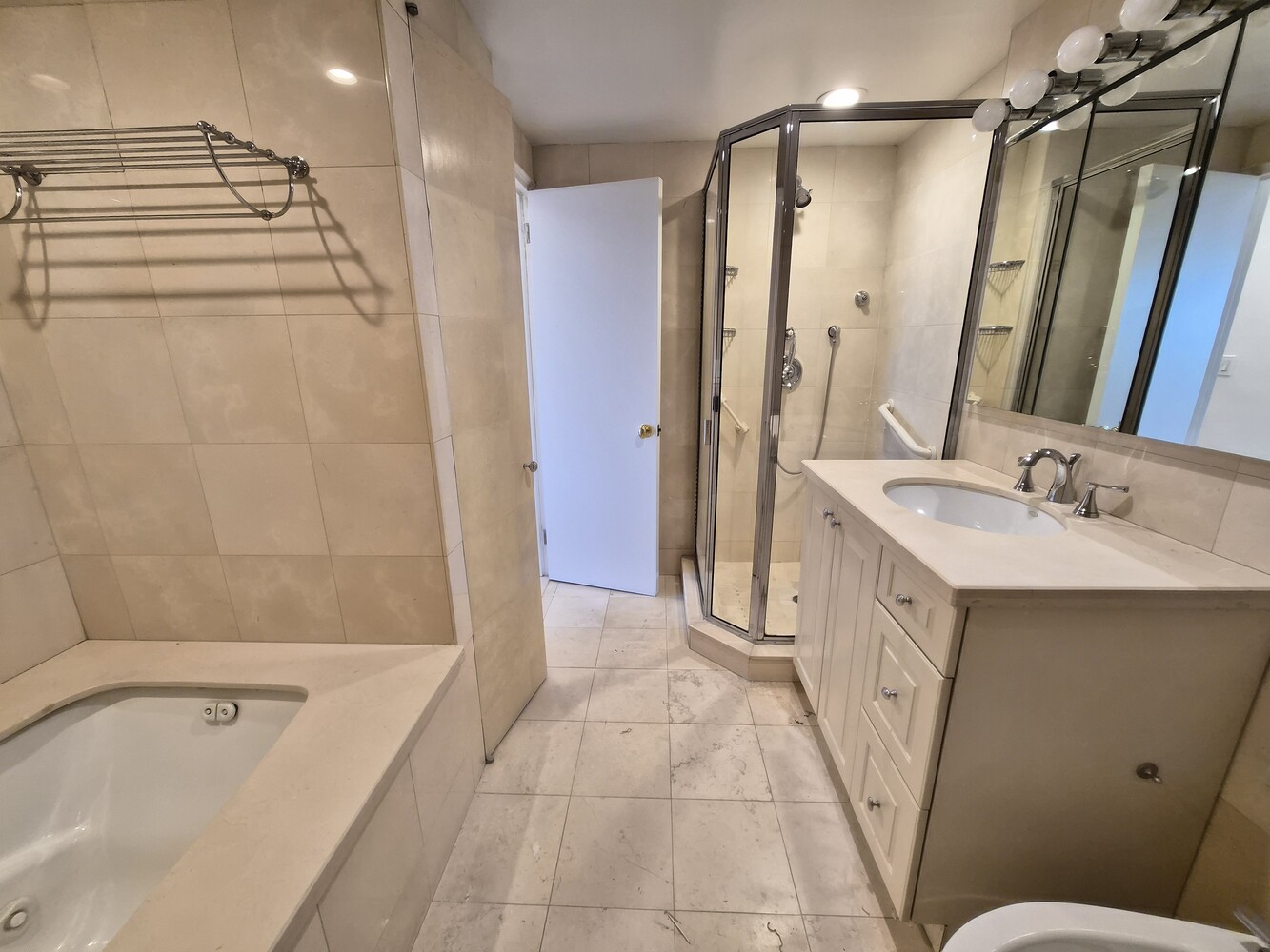 #19 photo, 40 CENTRAL Park S, Central Park South , NY 10019