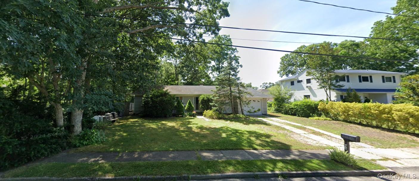 #1 photo, 108 Avenue B, सफ़ोक काउंटी Holbrook , NY 11741