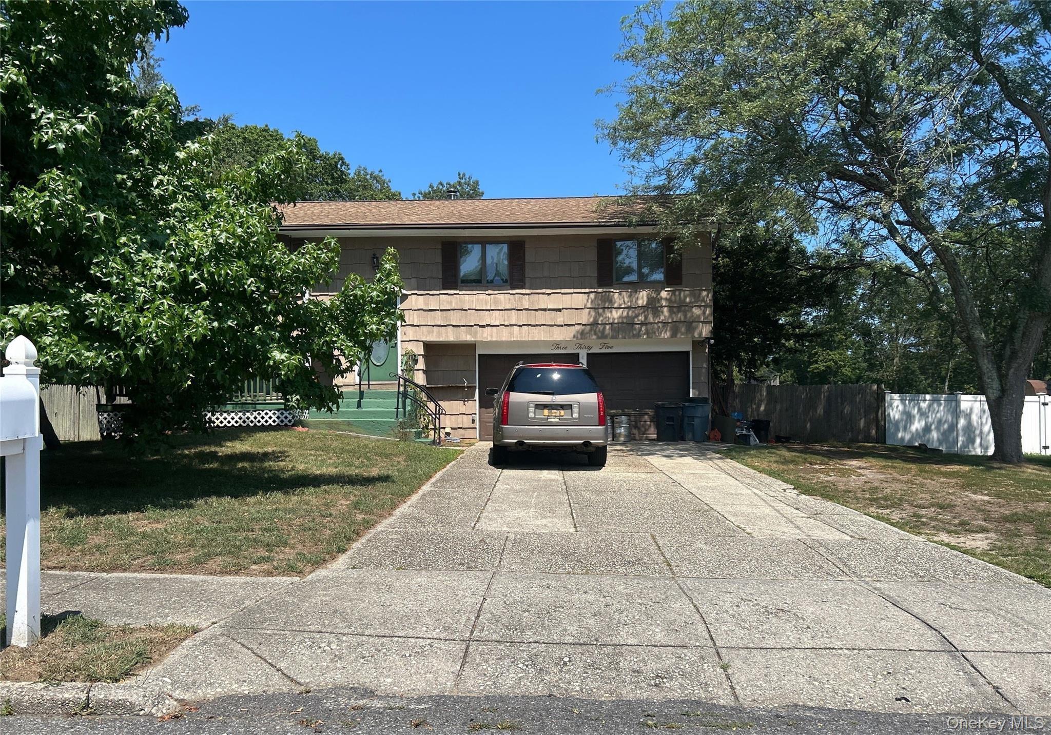 #1 photo, 335 Babylon Street, サフォーク郡 Islip Terrace , NY 11752