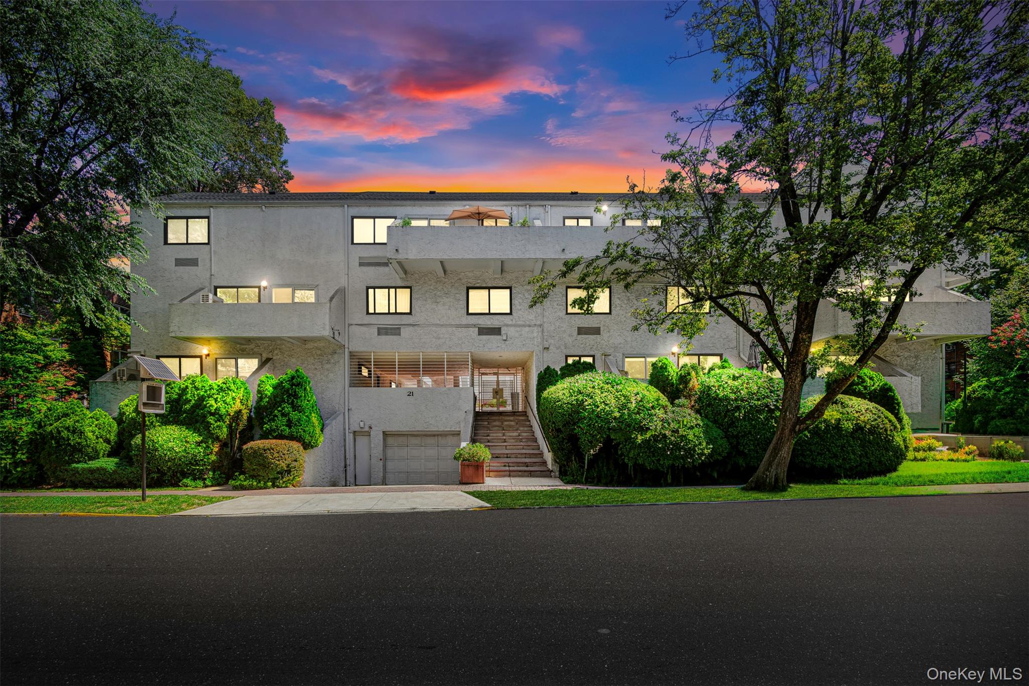 #1 photo, 21 Canterbury Road, 長島 大頸 Great Neck , NY 11021