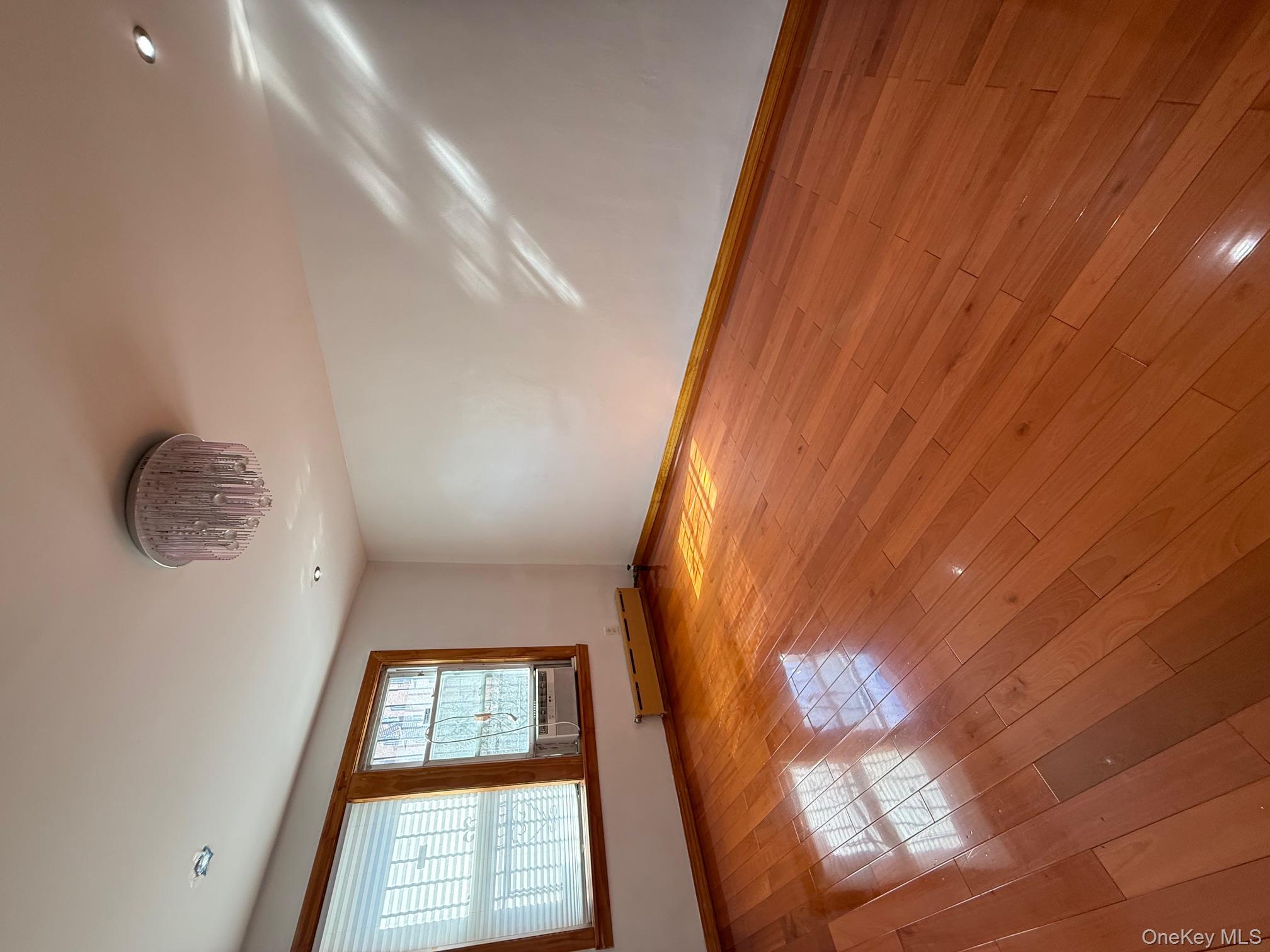 #8 photo, 3415 91 Street, クイーンズ区 Jackson Heights , NY 11372