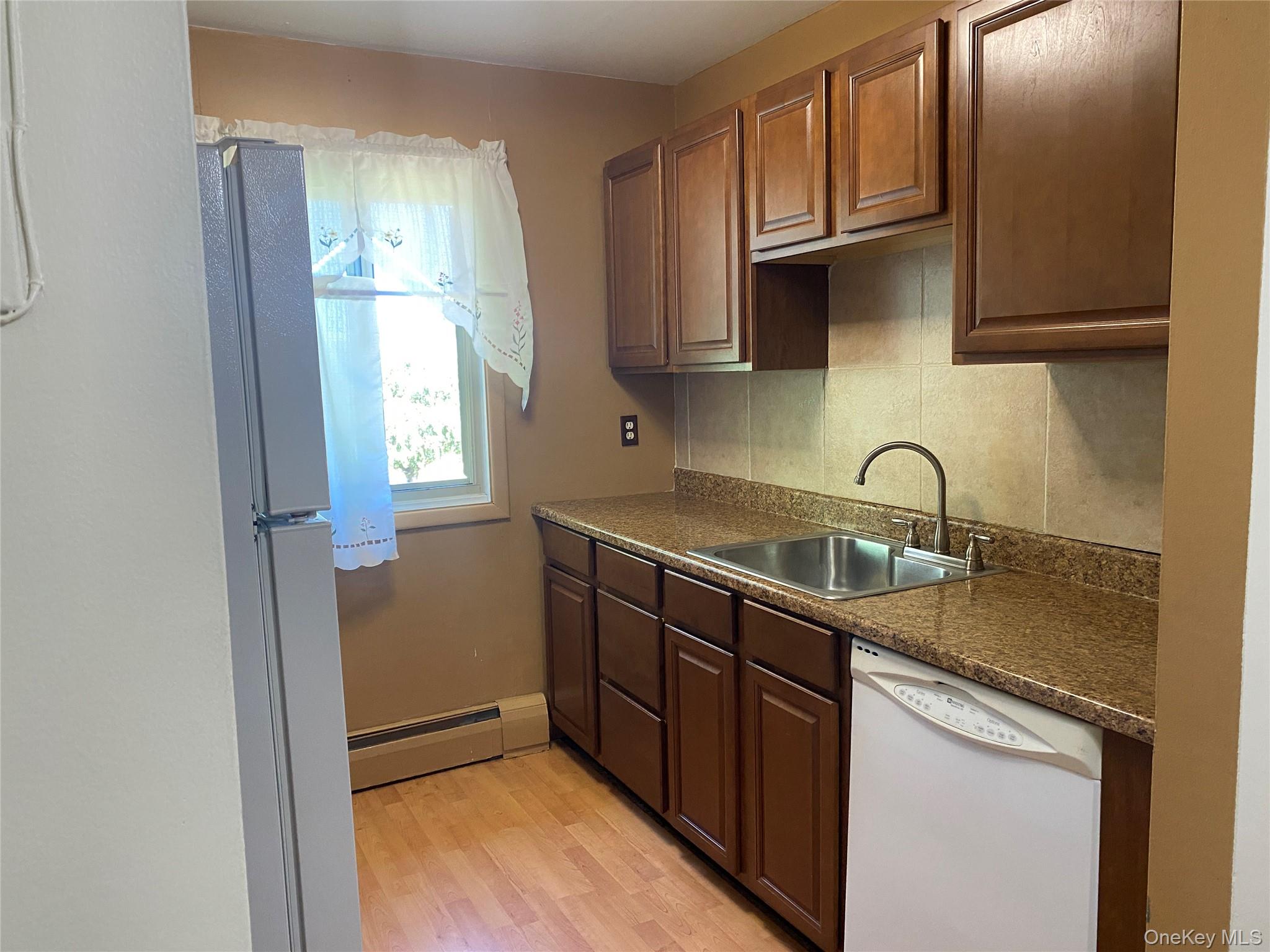 #7 photo, 2423 Union Boulevard, サフォーク郡 Islip , NY 11751