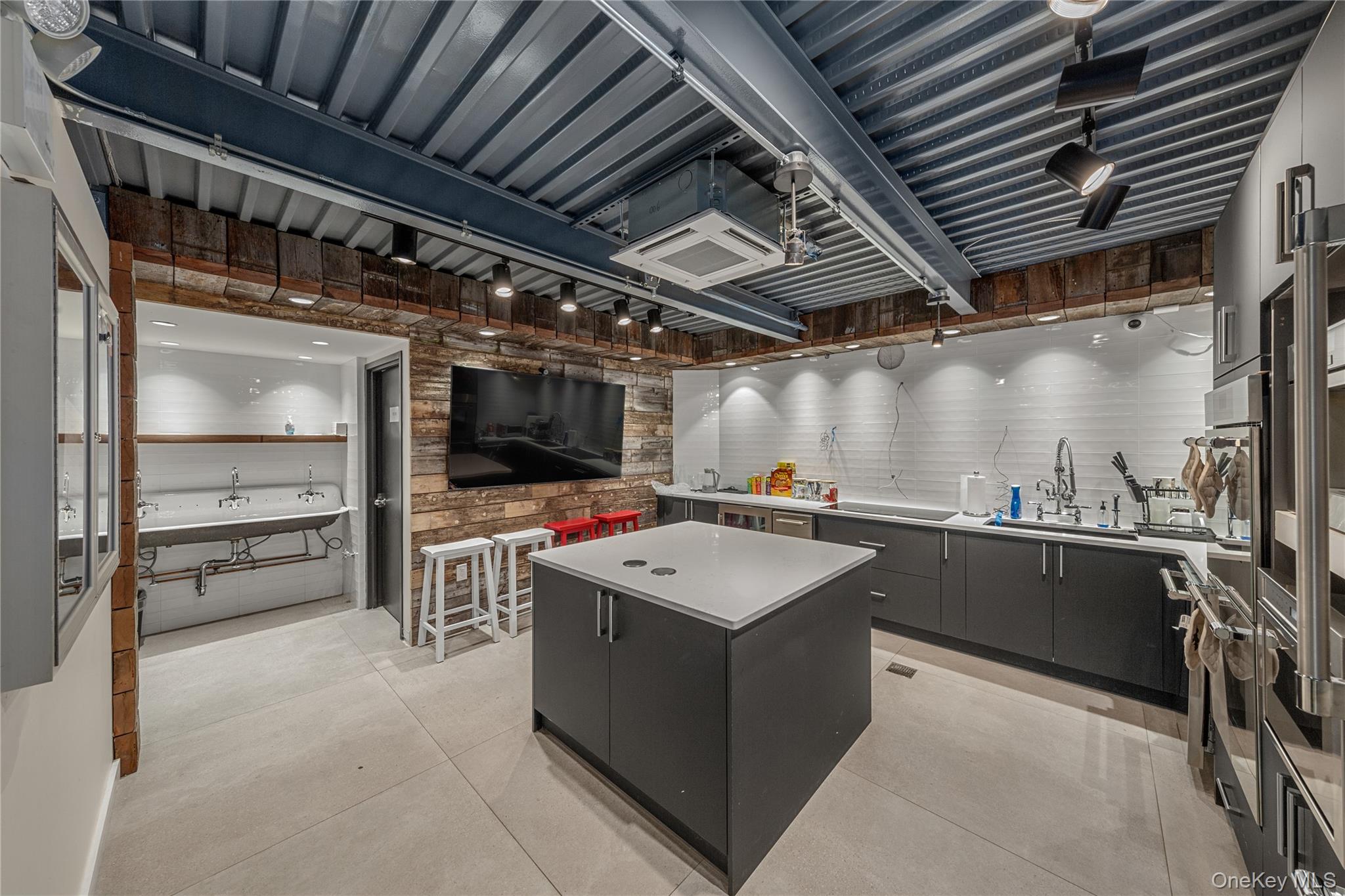 #17 photo, 33-09 37th Avenue, クイーンズ区 Long Island City , NY 11101