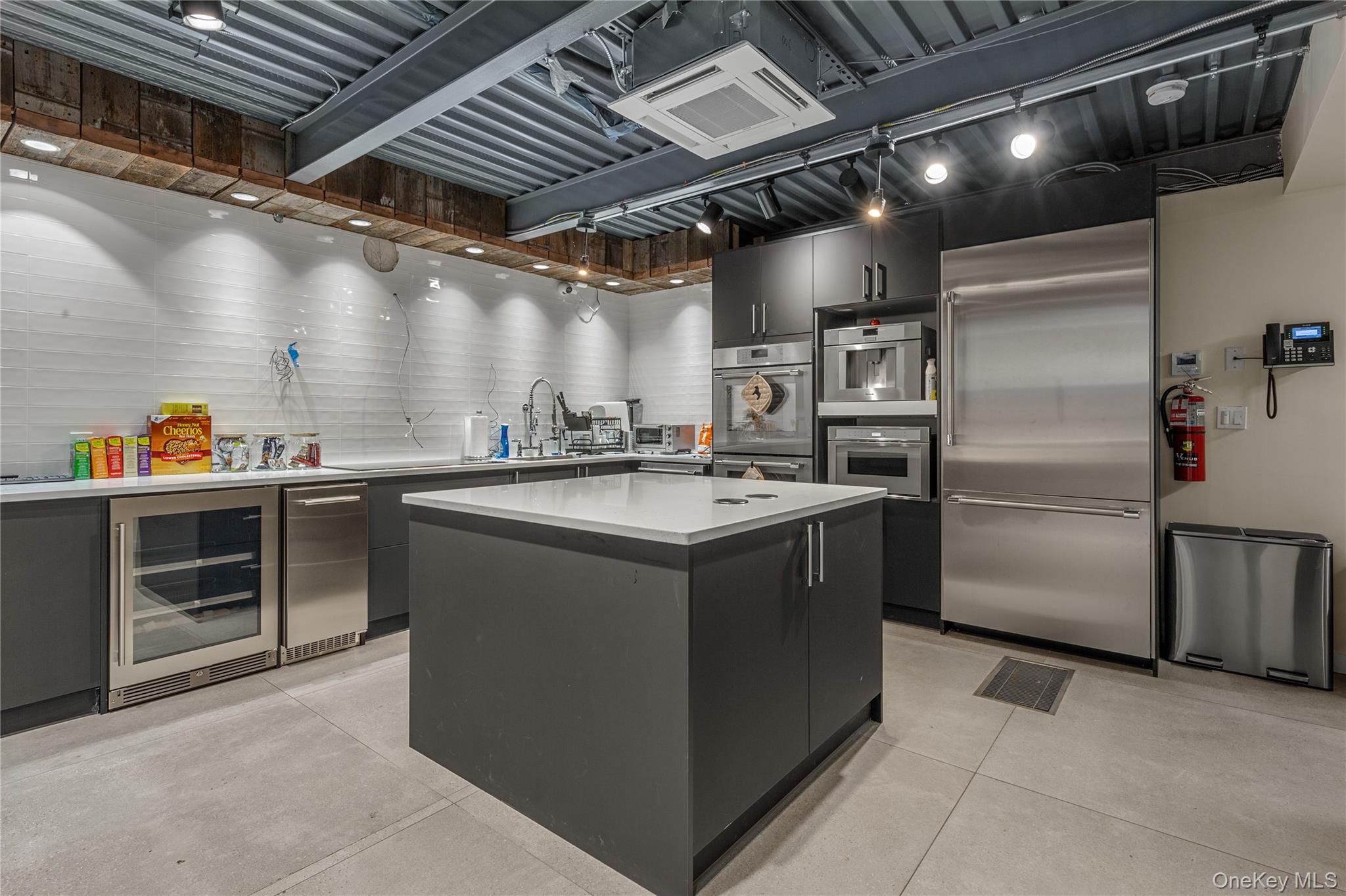 #18 photo, 33-09 37th Avenue, クイーンズ区 Long Island City , NY 11101