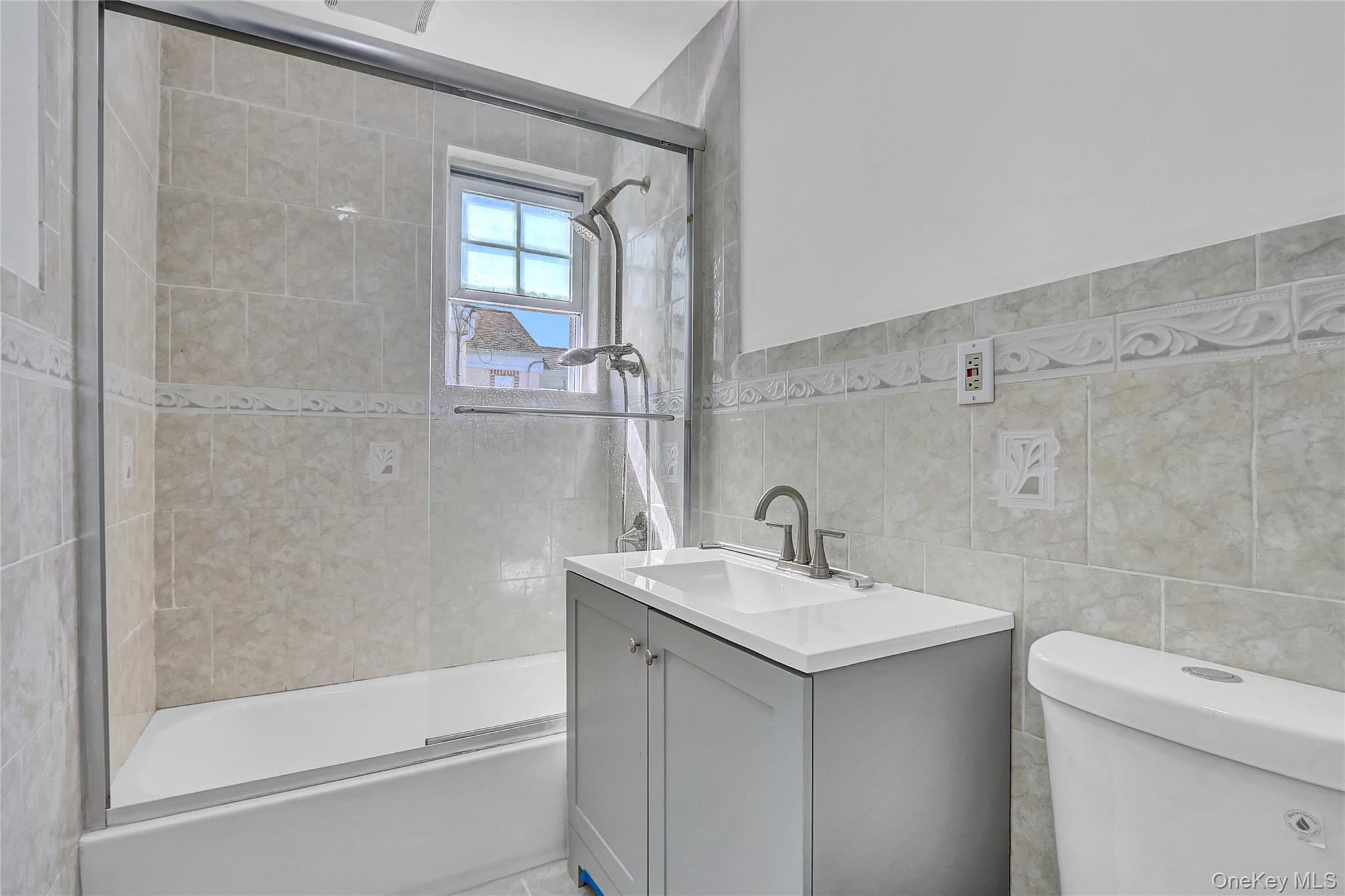 #12 photo, 260 Cedar Court, Copiague , NY 11726