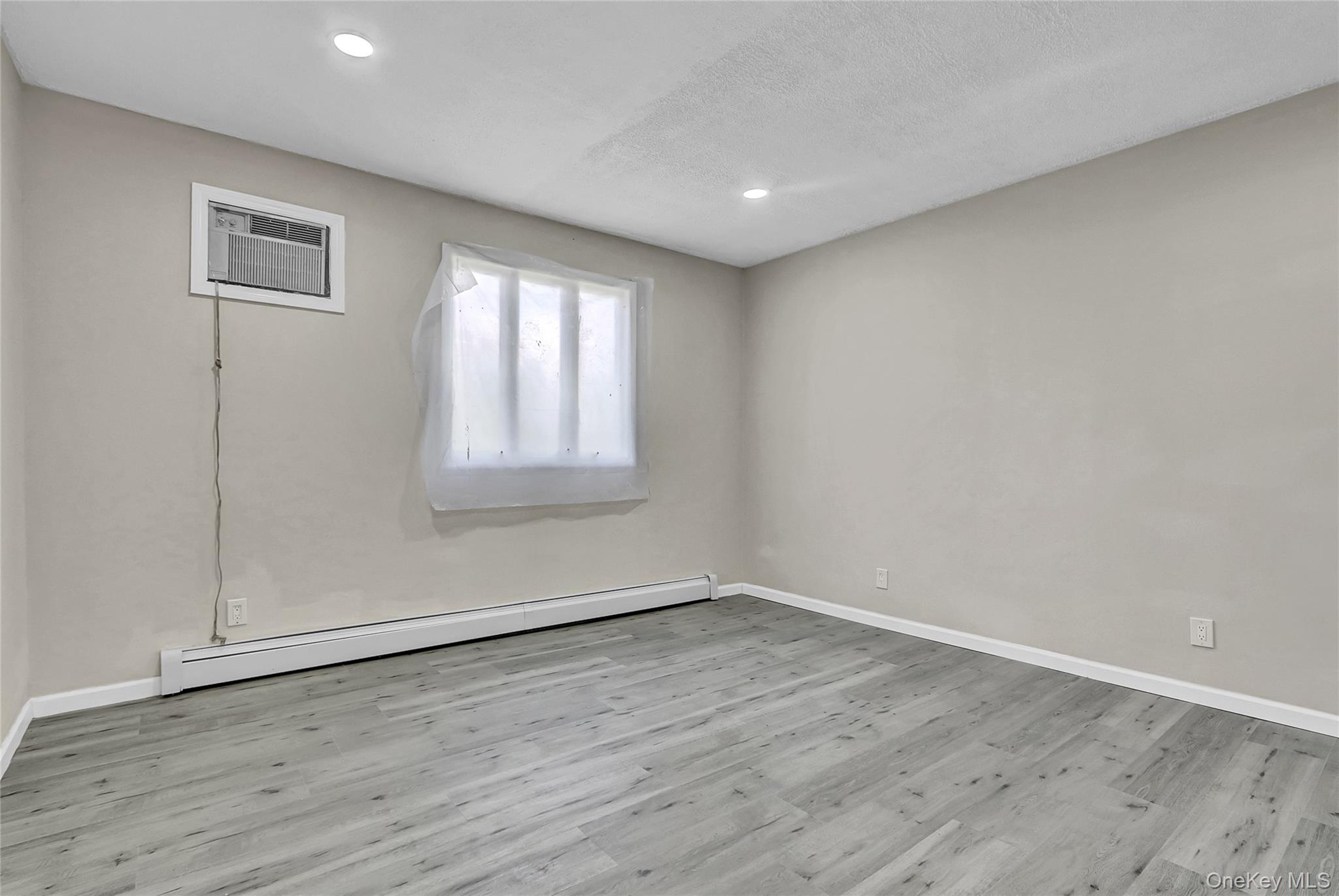 #6 photo, 260 Cedar Court, Copiague , NY 11726