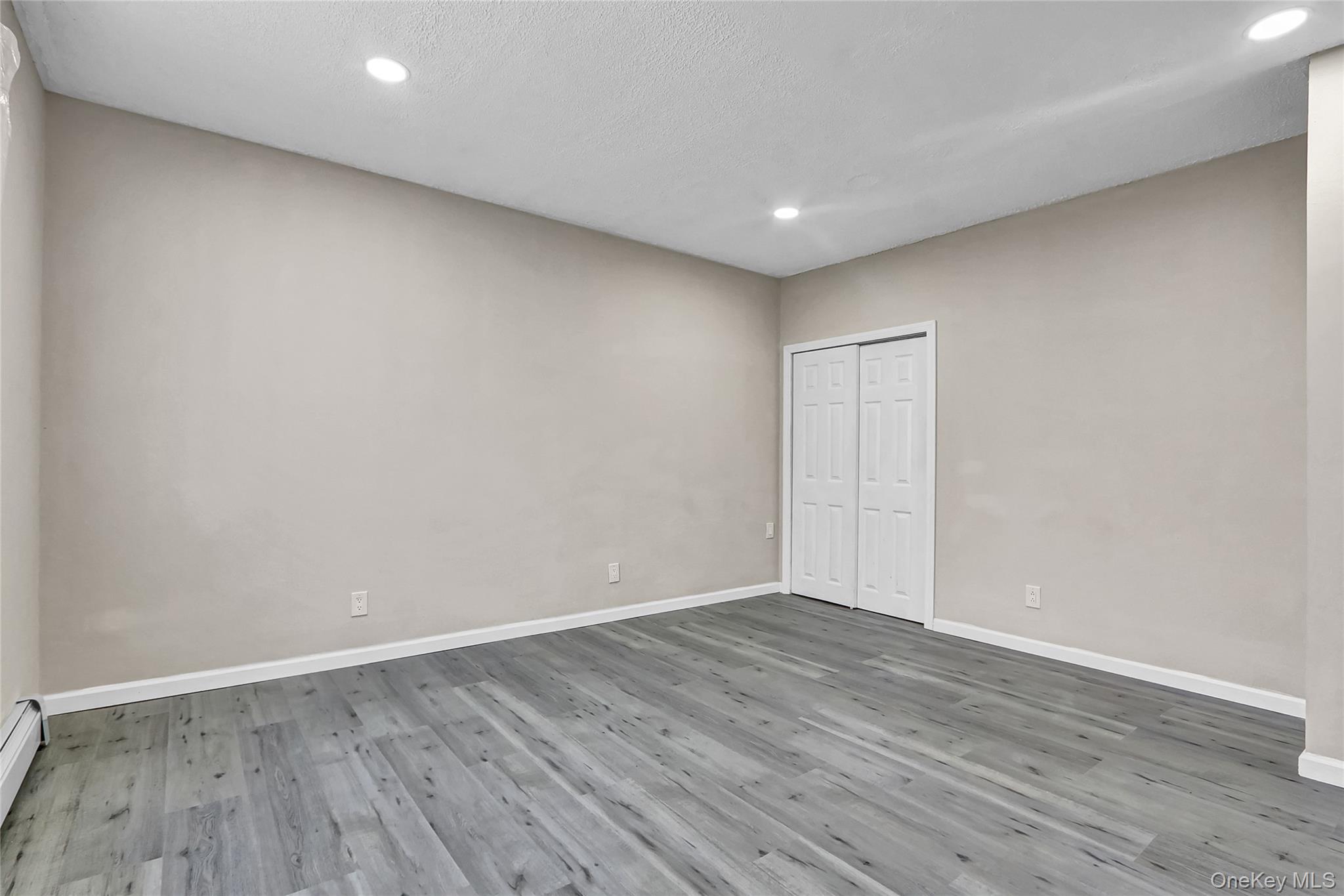 #7 photo, 260 Cedar Court, Copiague , NY 11726