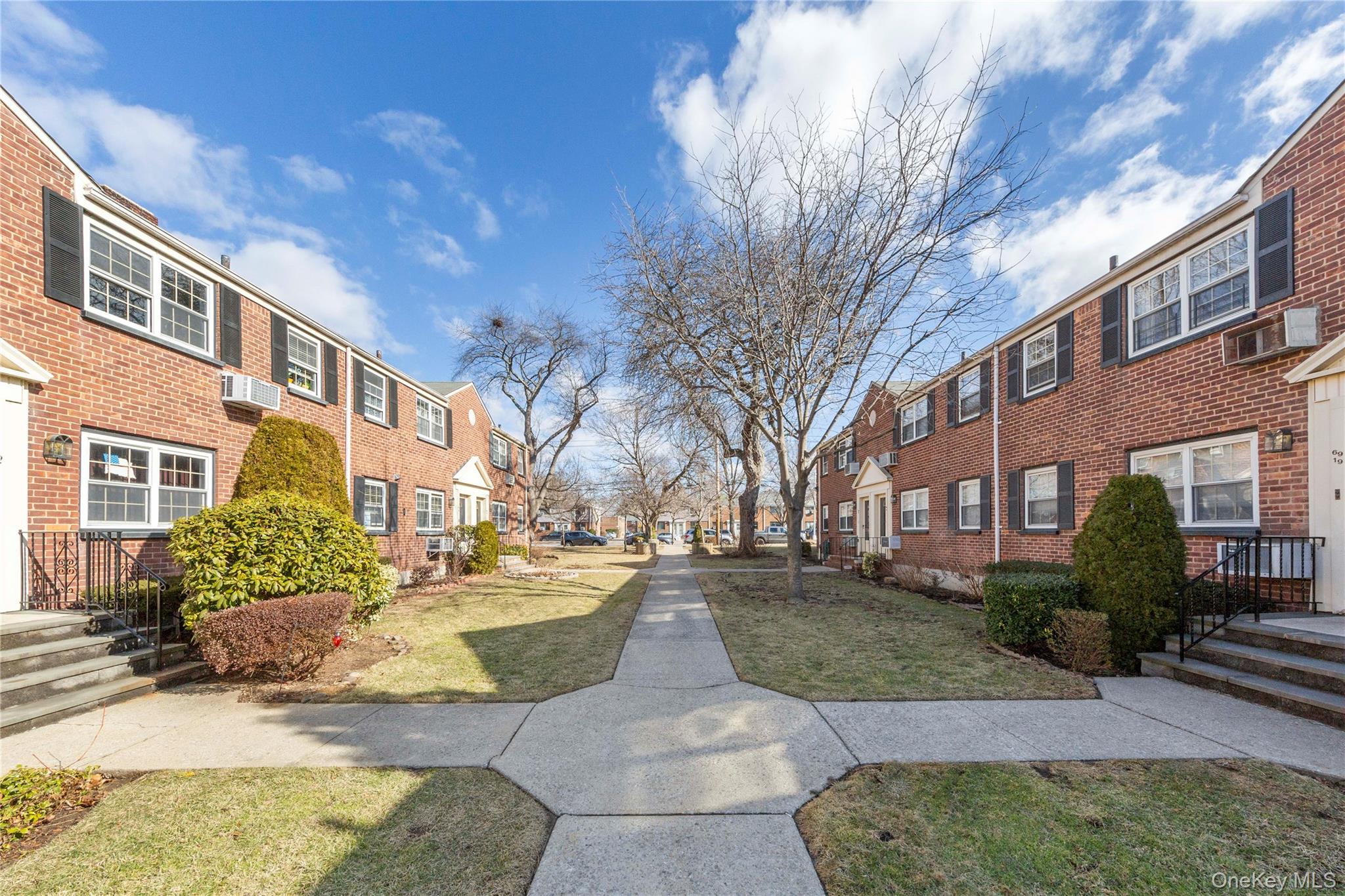 #12 photo, 69-21 215th Street, كوينز Oakland Gardens , NY 11364