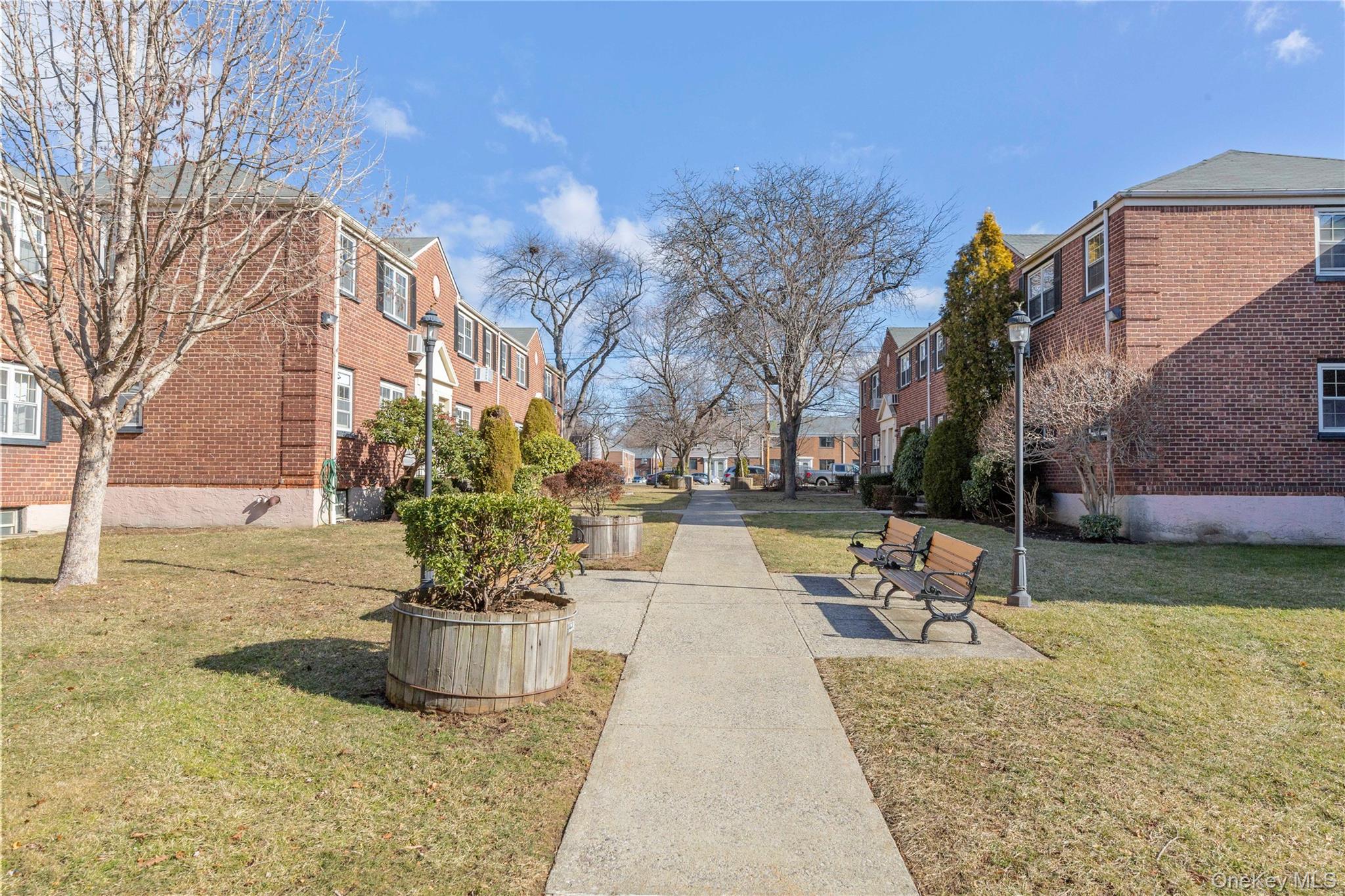 #13 photo, 69-21 215th Street, كوينز Oakland Gardens , NY 11364