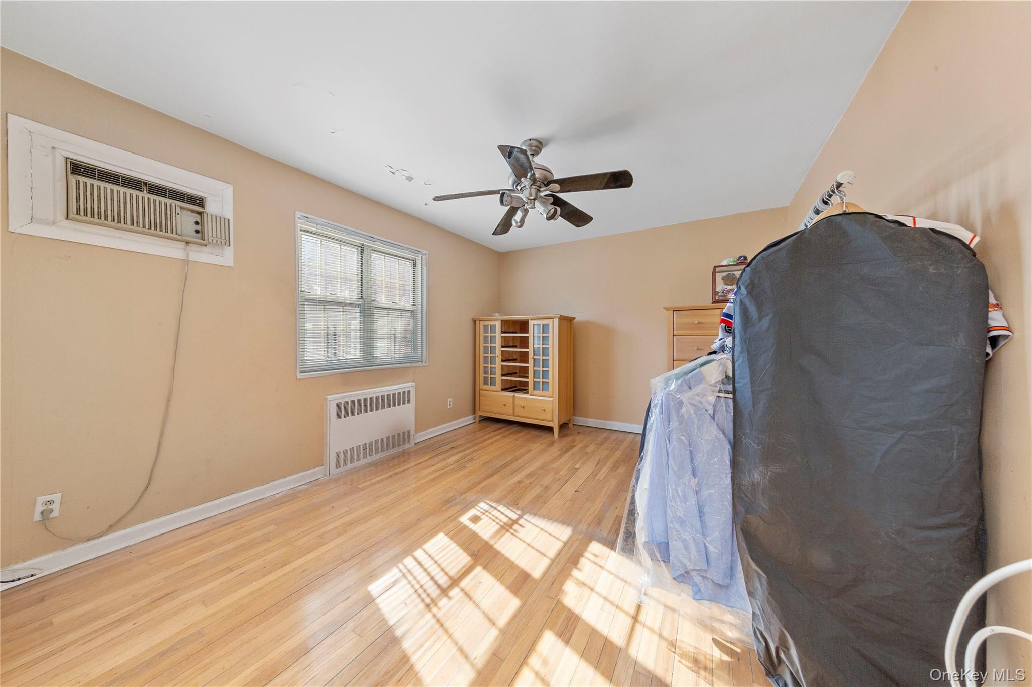 #3 photo, 69-21 215th Street, كوينز Oakland Gardens , NY 11364