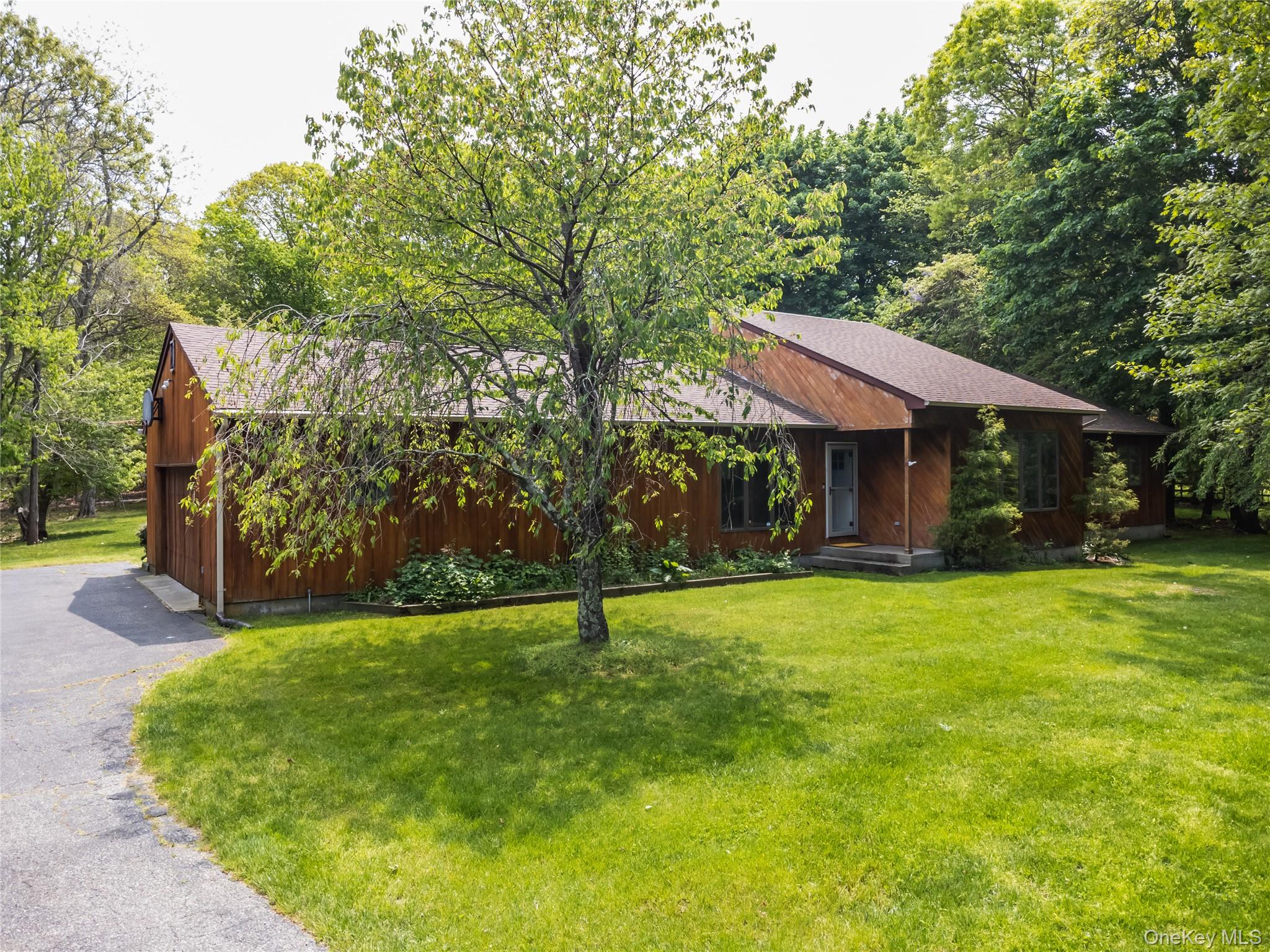 #1 photo, 67 Belleview Avenue, サフォーク郡 Center Moriches , NY 11934