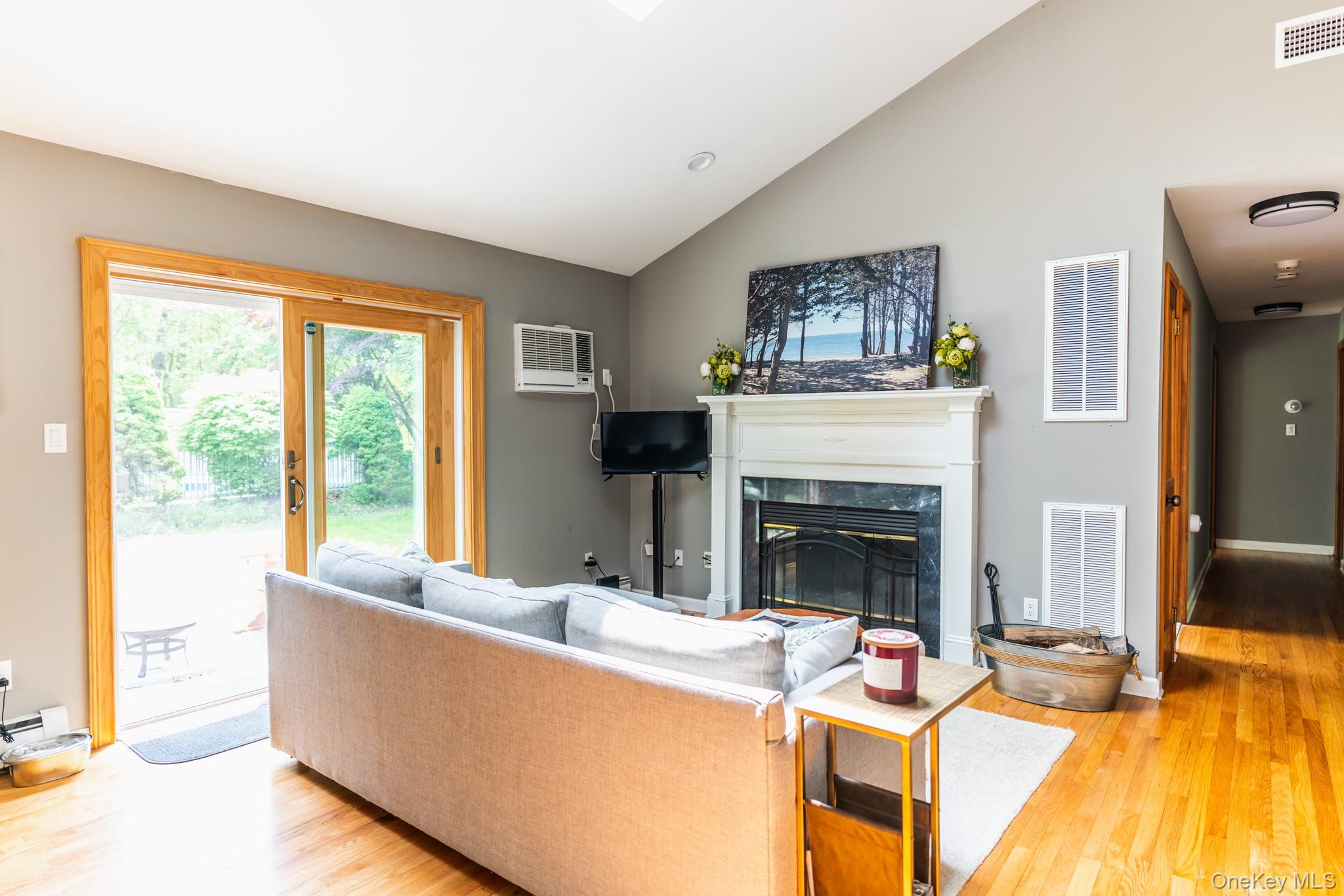 #17 photo, 67 Belleview Avenue, サフォーク郡 Center Moriches , NY 11934