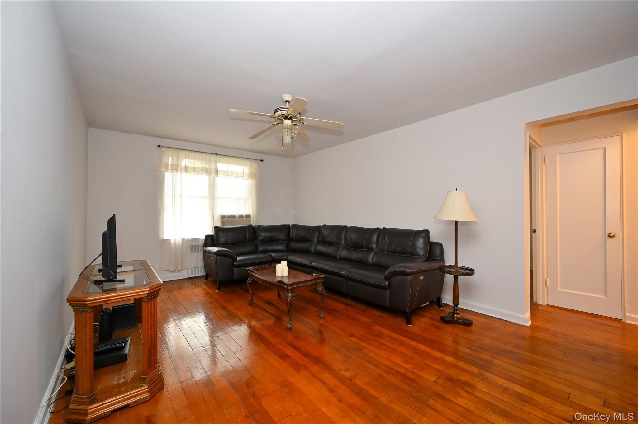 #3 photo, 39-45 51 Street, クイーンズ区 Woodside , NY 11377