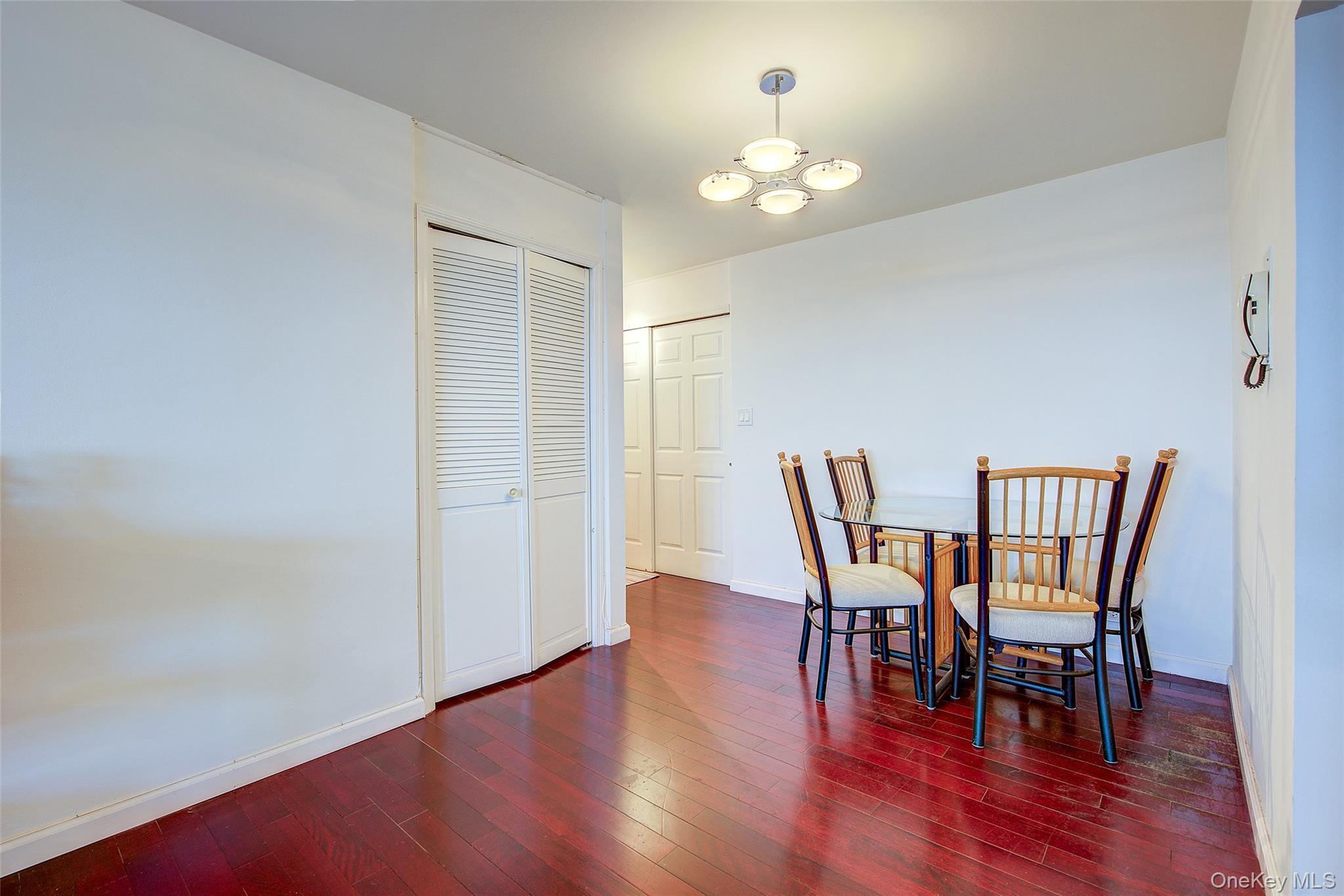 #5 photo, 66-36 Yellowstone Boulevard, クイーンズ区 Forest Hills , NY 11375