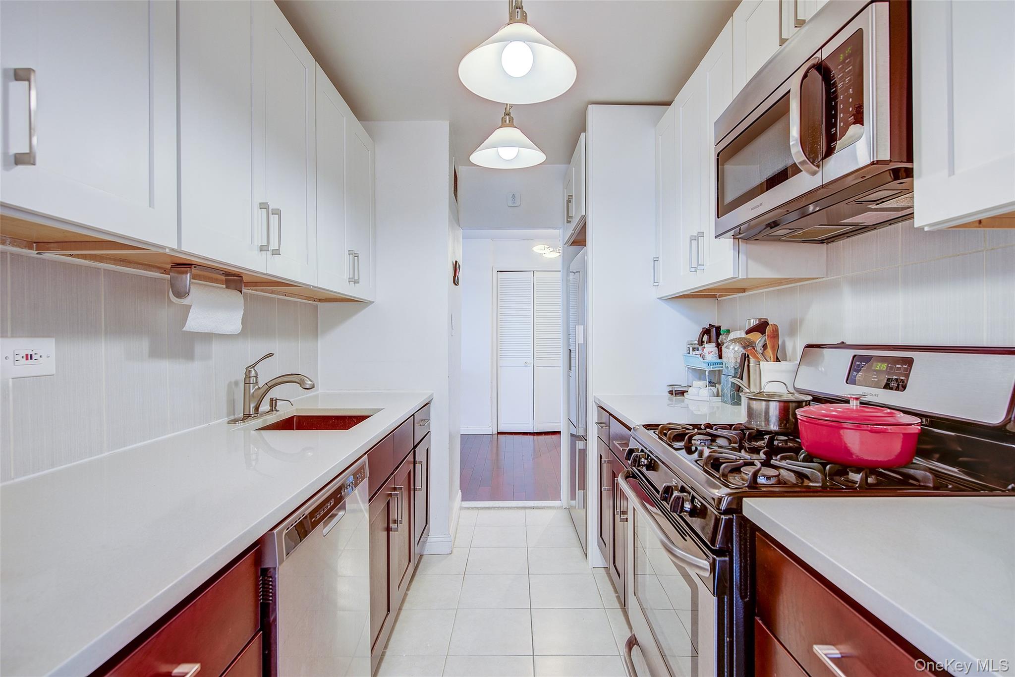 #6 photo, 66-36 Yellowstone Boulevard, クイーンズ区 Forest Hills , NY 11375