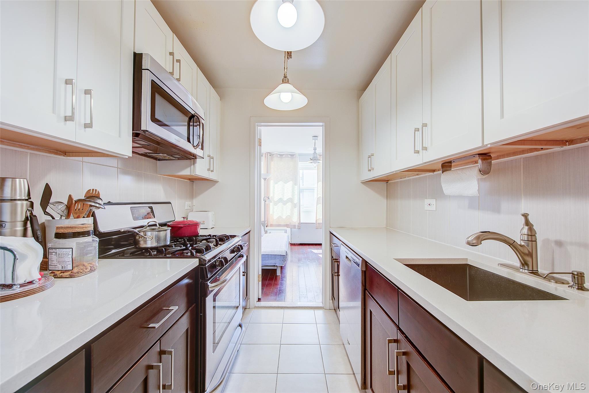 #7 photo, 66-36 Yellowstone Boulevard, クイーンズ区 Forest Hills , NY 11375