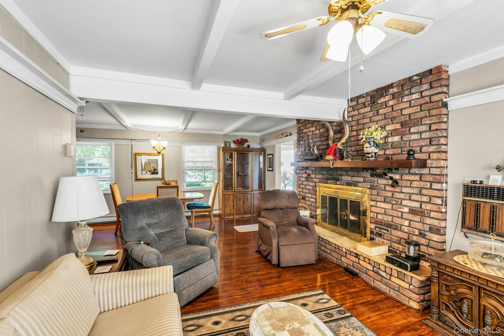 #3 photo, 2 Chase Lane, ナッソー郡 Levittown , NY 11756