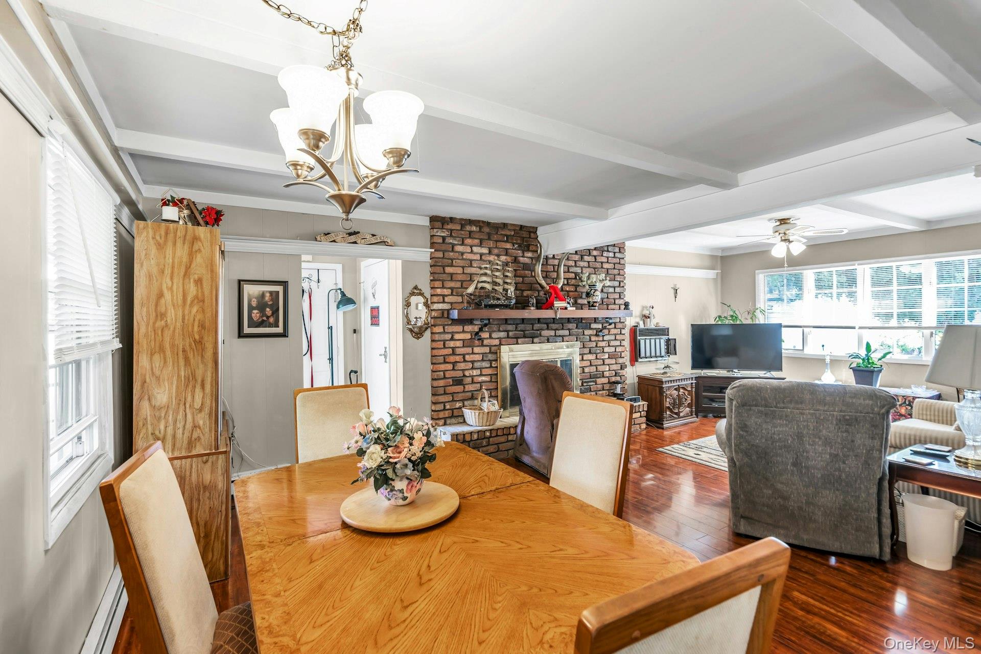 #6 photo, 2 Chase Lane, ナッソー郡 Levittown , NY 11756