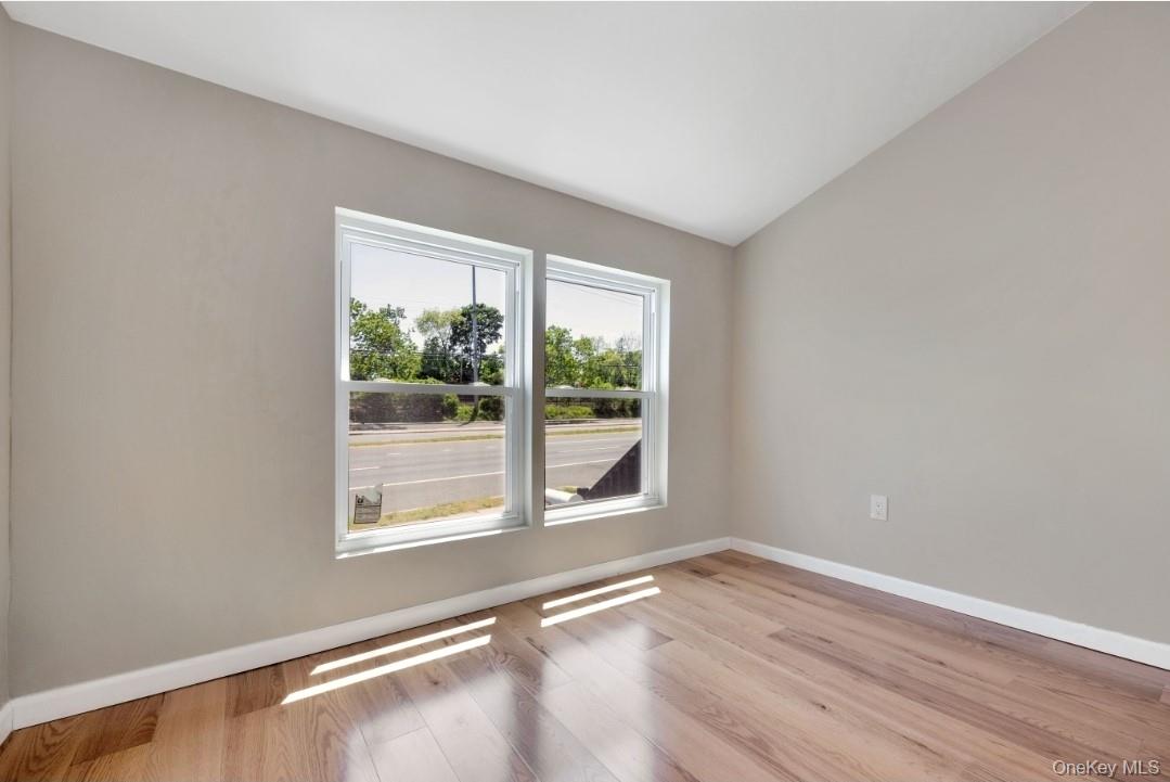 #12 photo, 74 E Suffolk Avenue, サフォーク郡 Central Islip , NY 11722